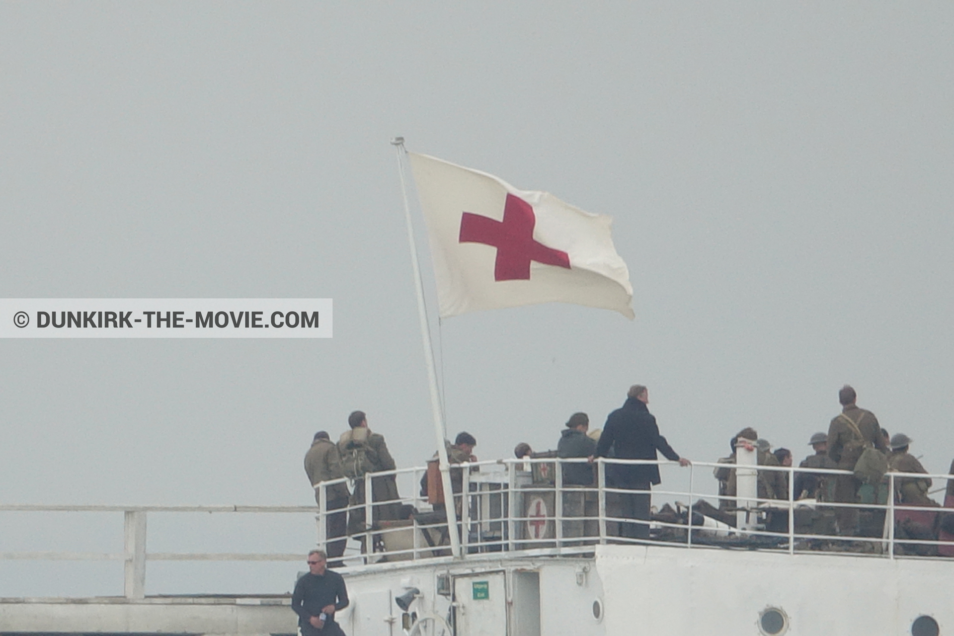 Photo avec ciel gris, figurants, jetÃ©e EST, Ã©quipe technique, M/S Rogaland,  des dessous du Film Dunkerque de Nolan