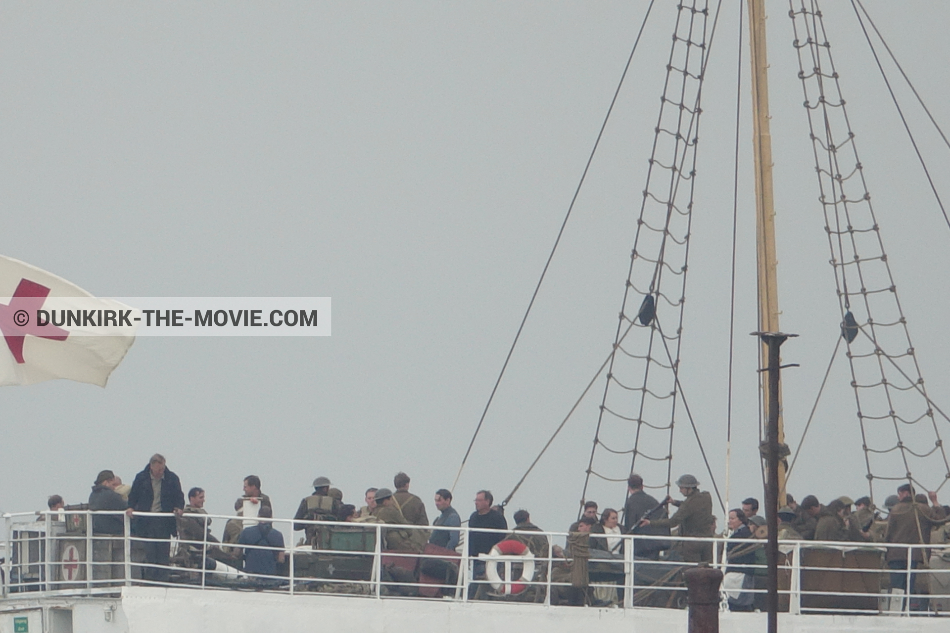 Photo avec ciel gris, figurants, équipe technique, M/S Rogaland,  des dessous du Film Dunkerque de Nolan