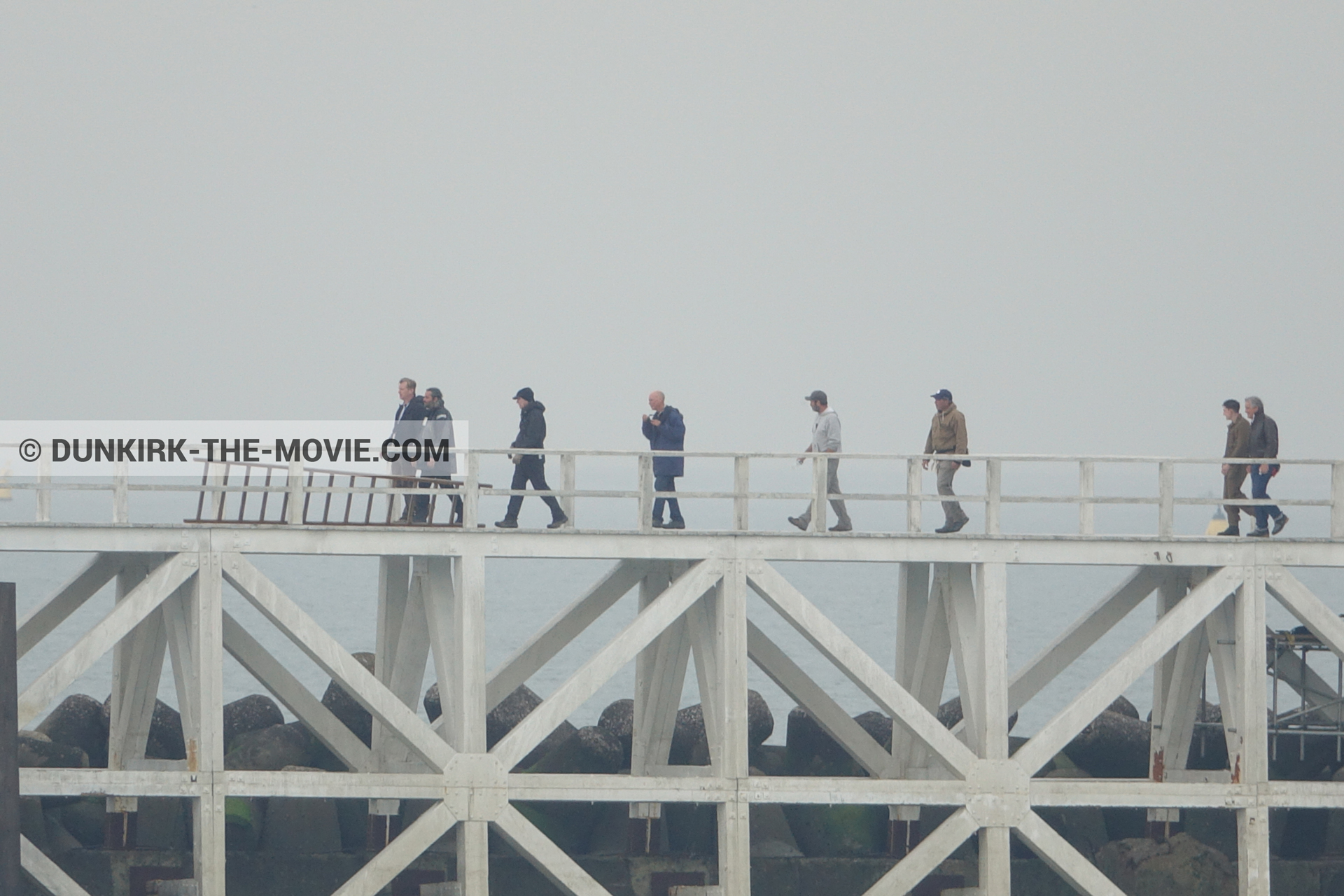 Fotos con cielo gris, Hoyte van Hoytema, muelle del ESTE, Christopher Nolan, equipo técnica, Nilo Otero,  durante el rodaje de la película Dunkerque de Nolan