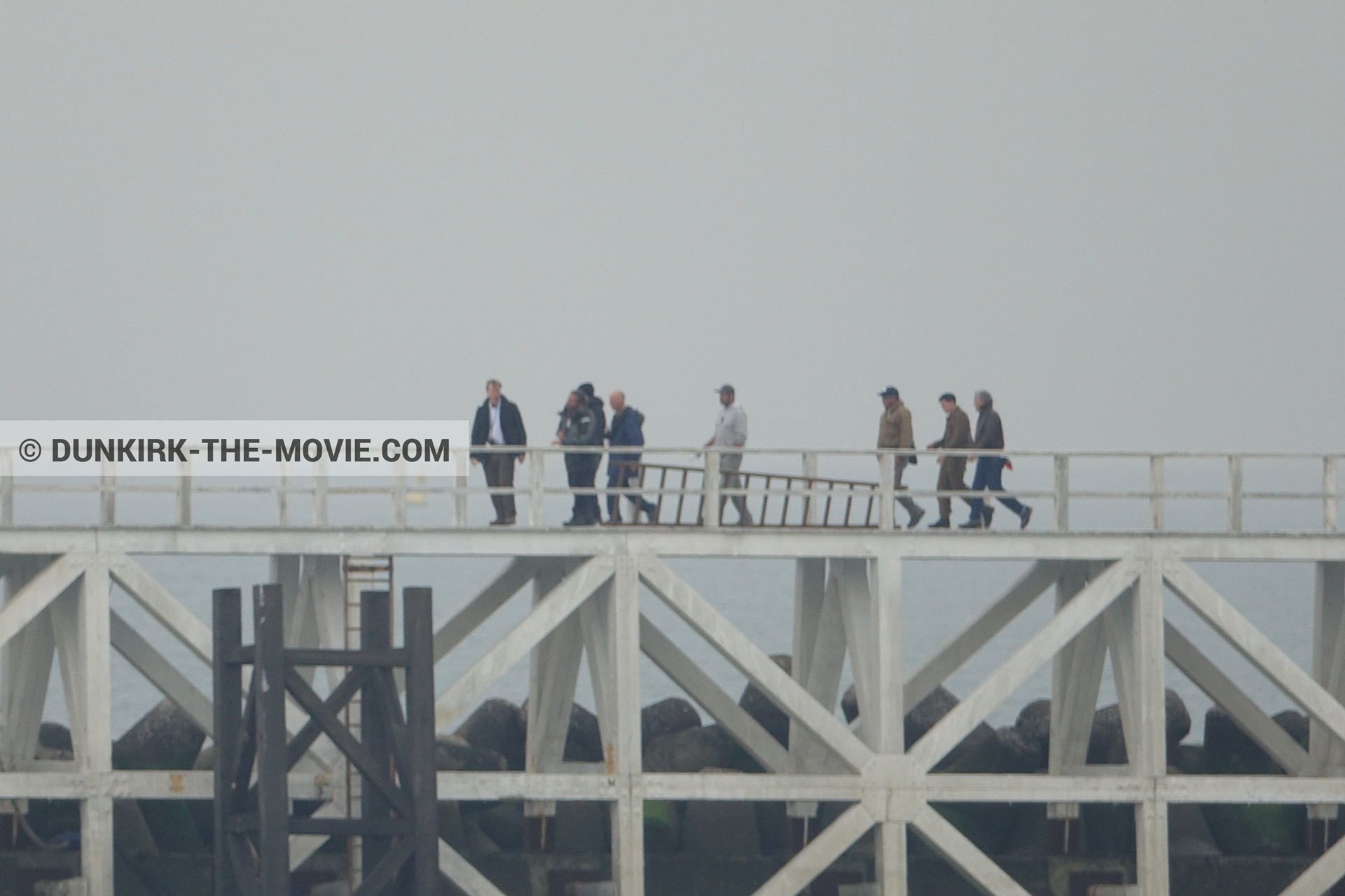Fotos con cielo gris, Hoyte van Hoytema, muelle del ESTE, Christopher Nolan, equipo técnica,  durante el rodaje de la película Dunkerque de Nolan