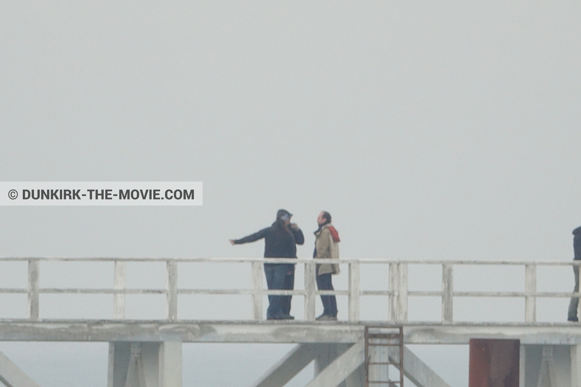 Photo avec ciel gris, jetÃ©e EST, Ã©quipe technique,  des dessous du Film Dunkerque de Nolan