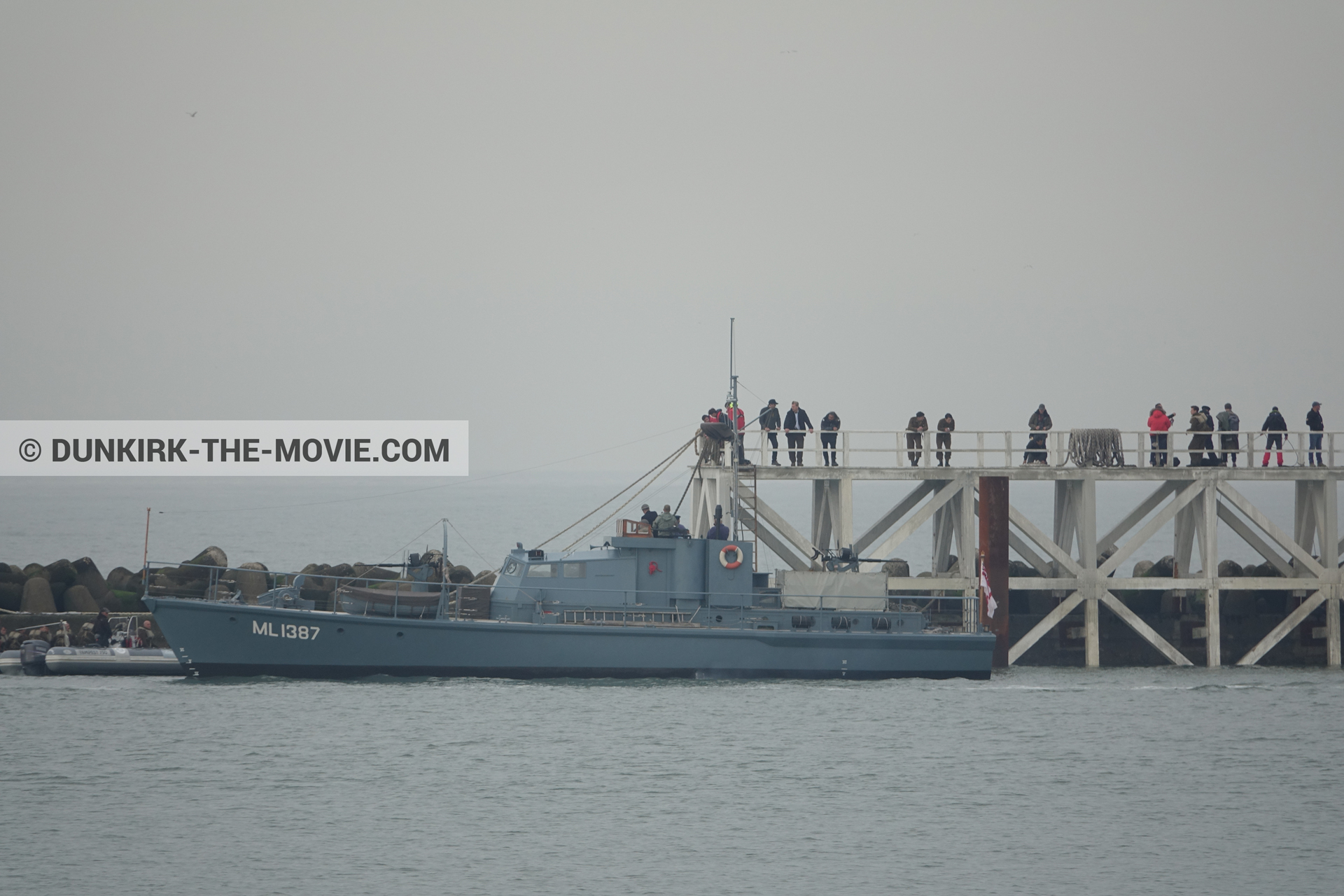 Photo avec ciel gris, HMS Medusa - ML1387, jetÃ©e EST, Ã©quipe technique,  des dessous du Film Dunkerque de Nolan