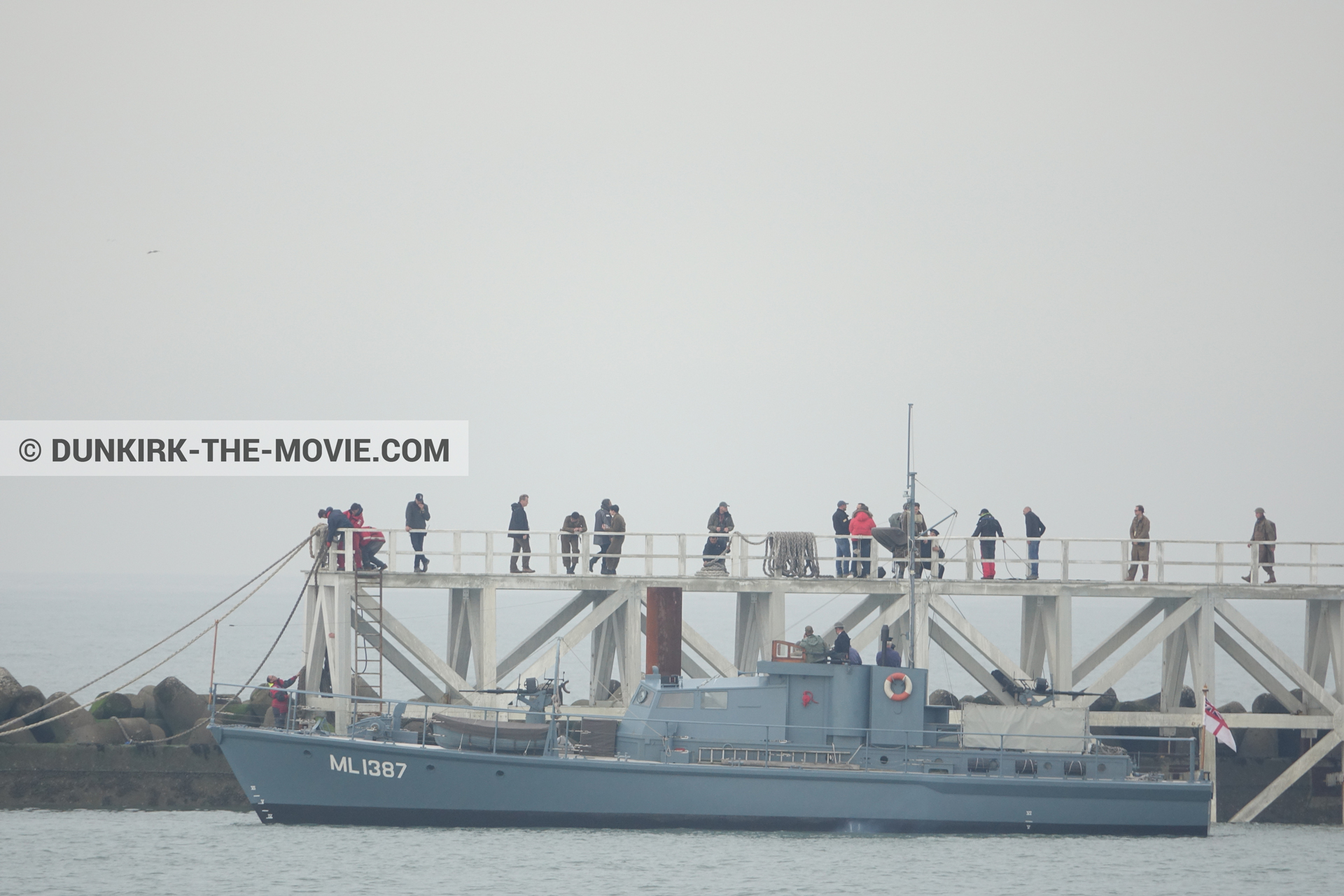 Photo avec acteur, ciel gris, HMS Medusa - ML1387, jetÃ©e EST, Christopher Nolan,  des dessous du Film Dunkerque de Nolan