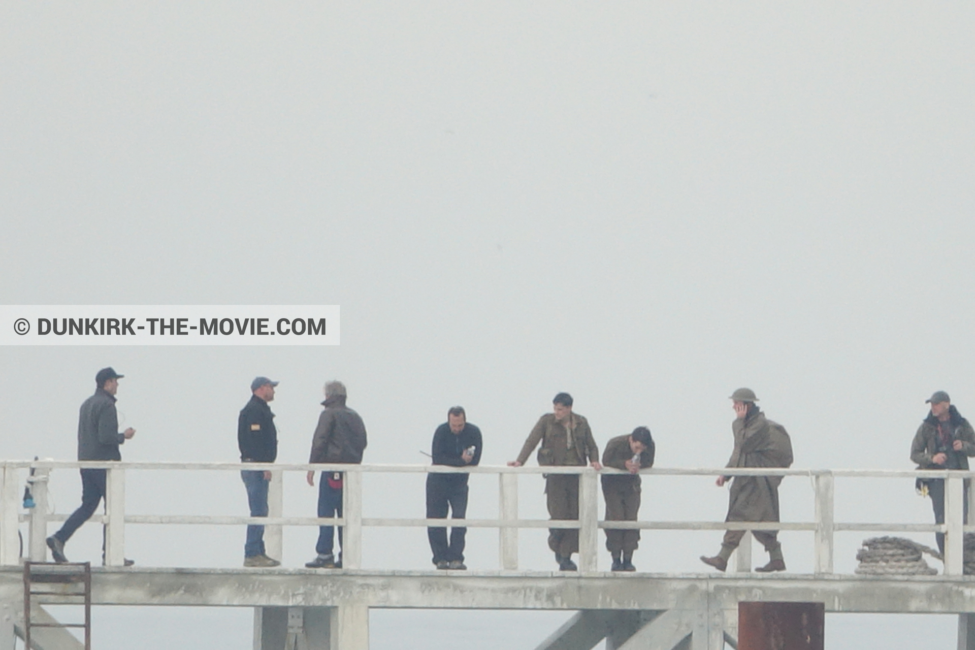 Picture with actor, grey sky, EST pier, technical team, Nilo Otero,  from behind the scene of the Dunkirk movie by Nolan