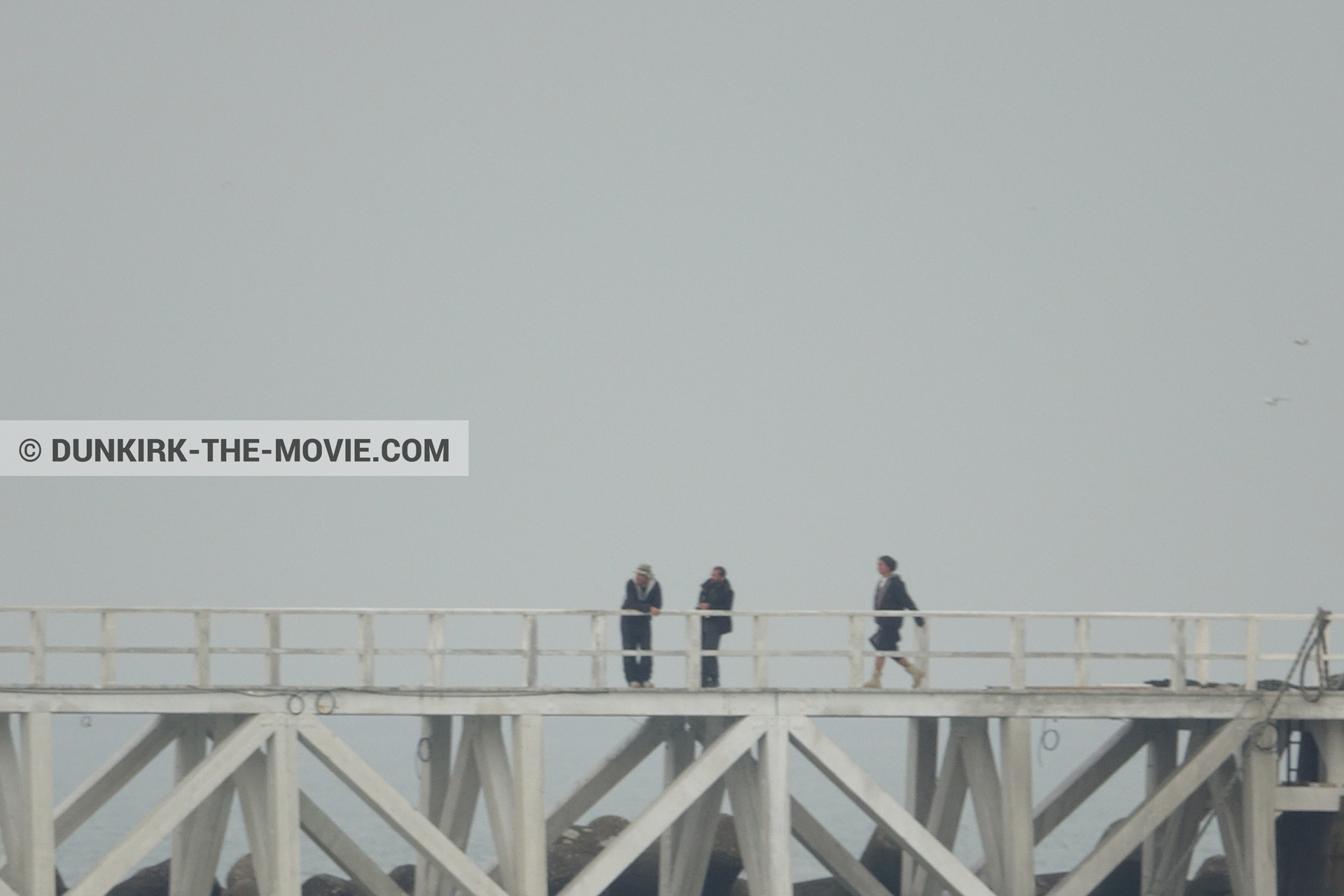 Fotos con cielo gris, muelle del ESTE, equipo técnica,  durante el rodaje de la película Dunkerque de Nolan