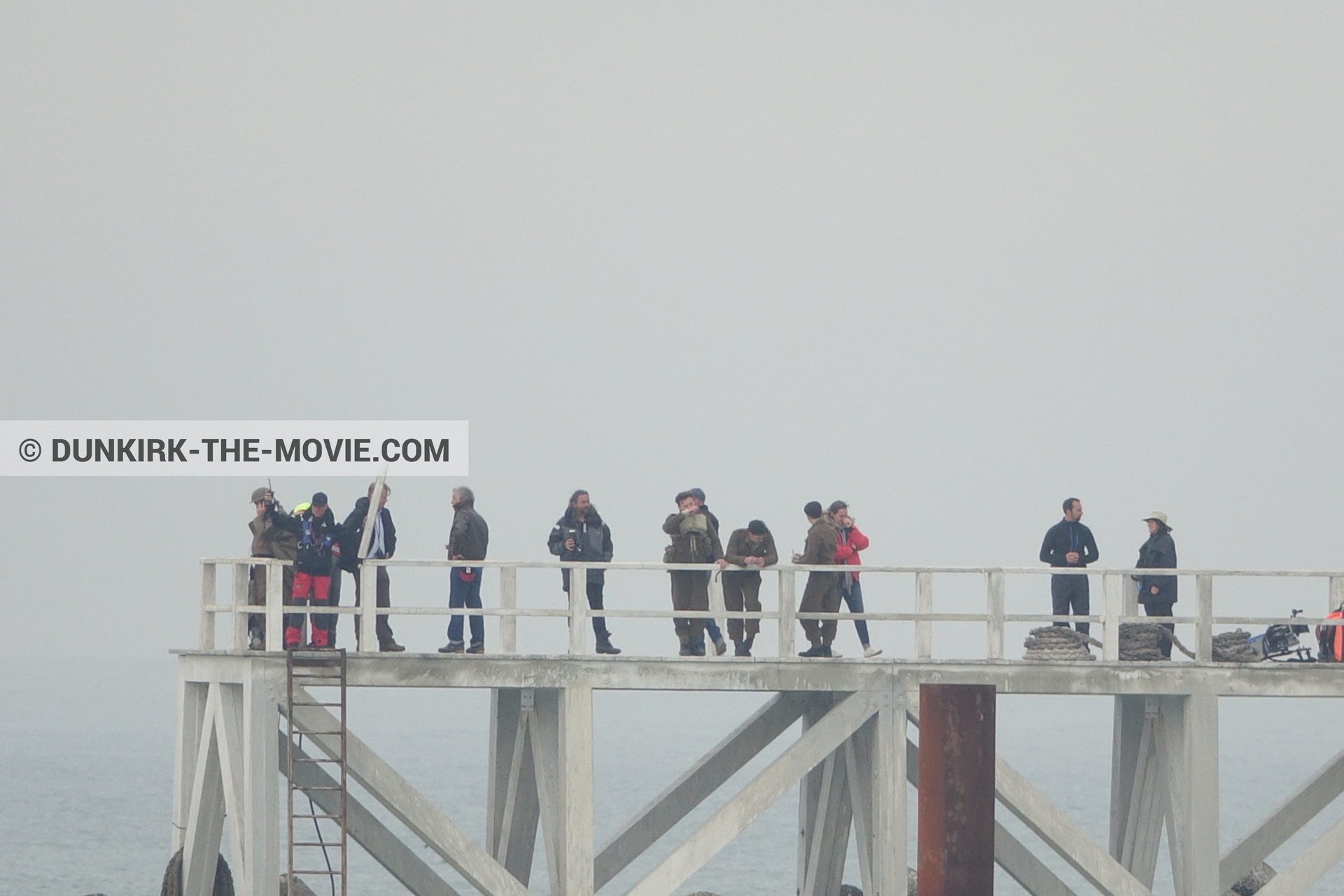 Photo avec acteur, ciel gris, Hoyte van Hoytema, jetÃ©e EST, Christopher Nolan, Nilo Otero,  des dessous du Film Dunkerque de Nolan