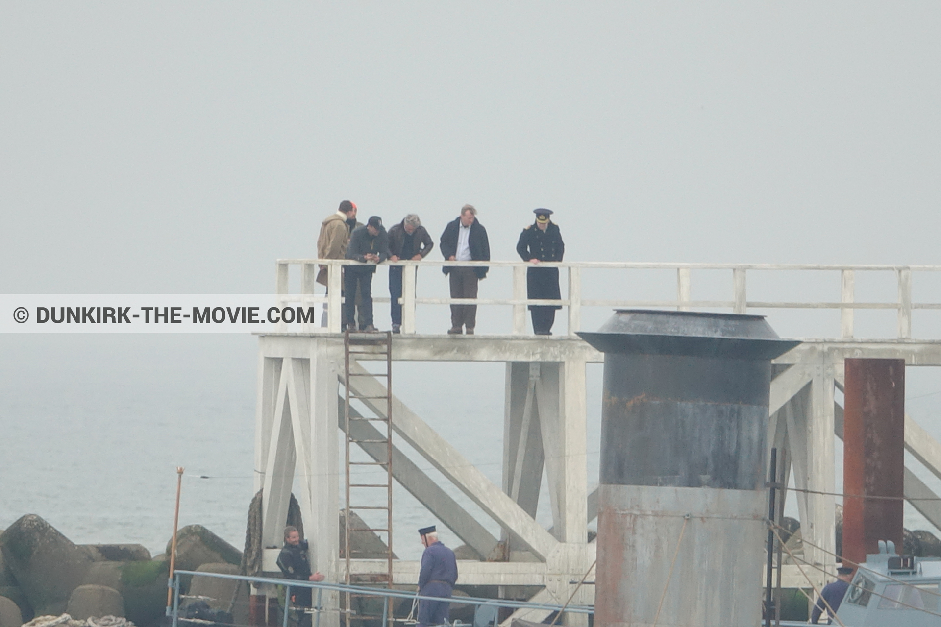 Photo avec acteur, ciel gris, figurants, jetÃ©e EST, Kenneth Branagh, Christopher Nolan, Ã©quipe technique, Nilo Otero,  des dessous du Film Dunkerque de Nolan