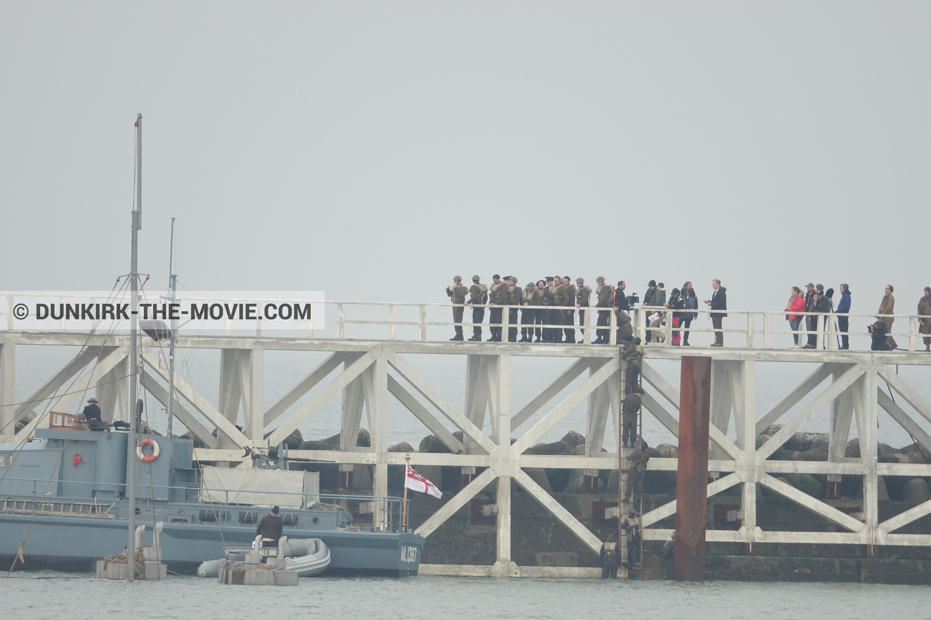 Picture with actor, grey sky, decor, supernumeraries, HMS Medusa - ML1387, Hoyte van Hoytema, EST pier, Christopher Nolan,  from behind the scene of the Dunkirk movie by Nolan