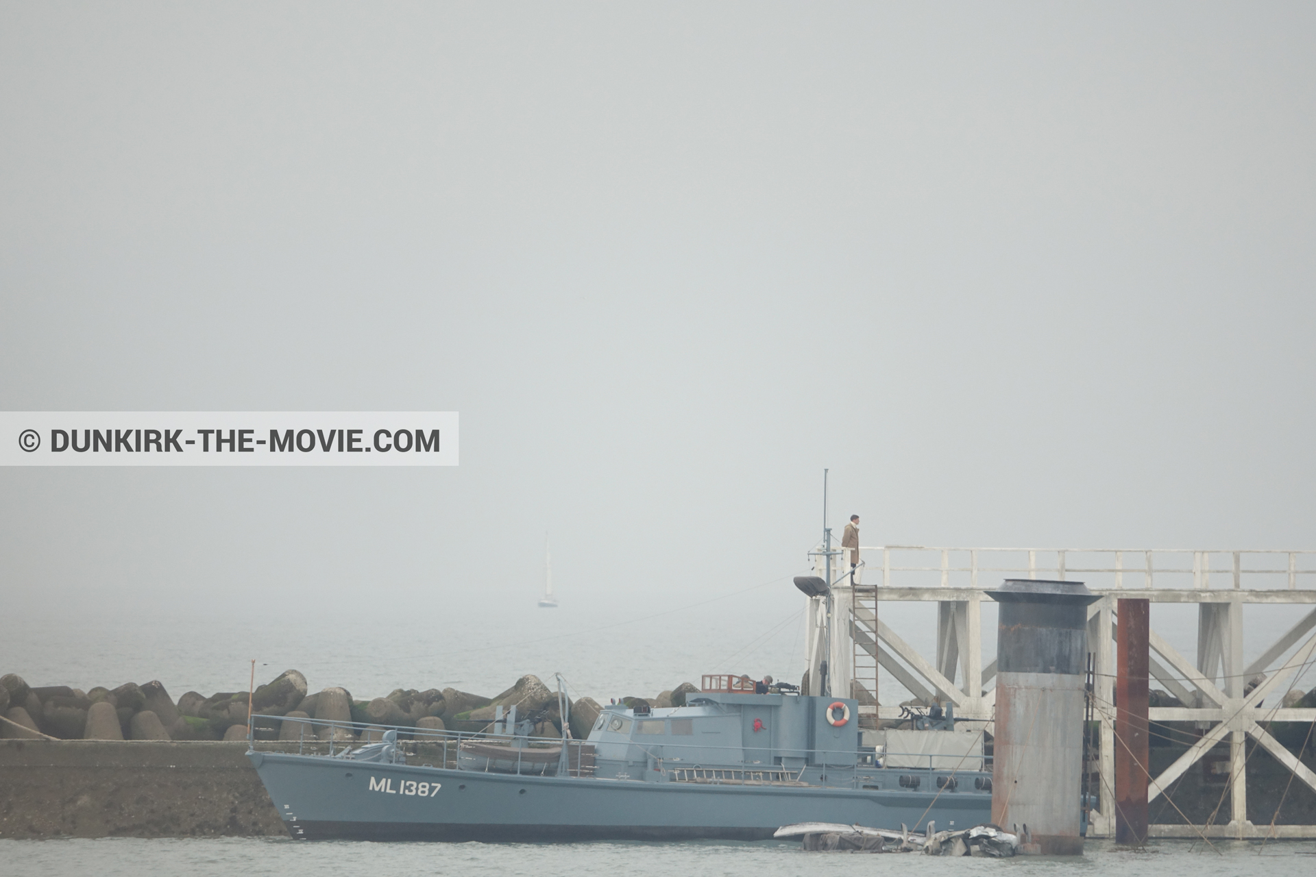 Photo avec ciel gris, dÃ©cor, HMS Medusa - ML1387, jetÃ©e EST,  des dessous du Film Dunkerque de Nolan