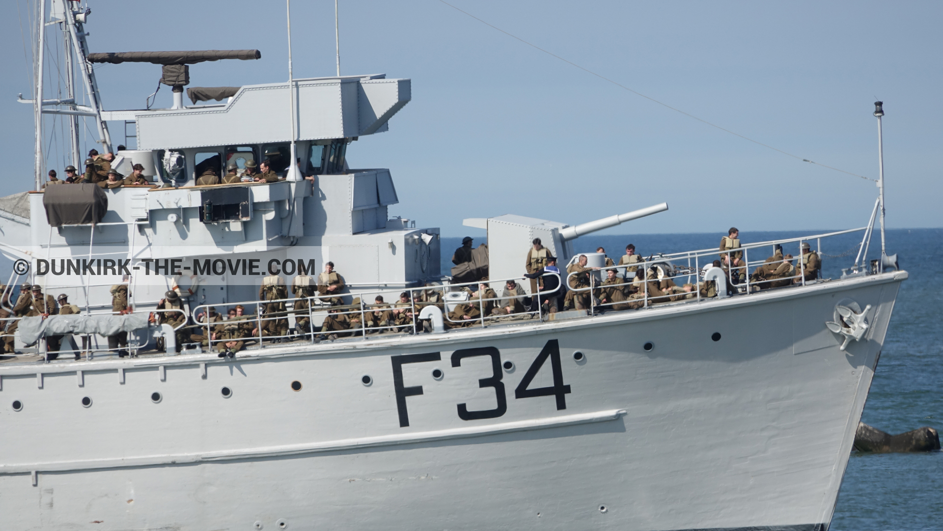 Fotos con cielo azul, F34 - Hr.Ms. Sittard, extras,  durante el rodaje de la película Dunkerque de Nolan