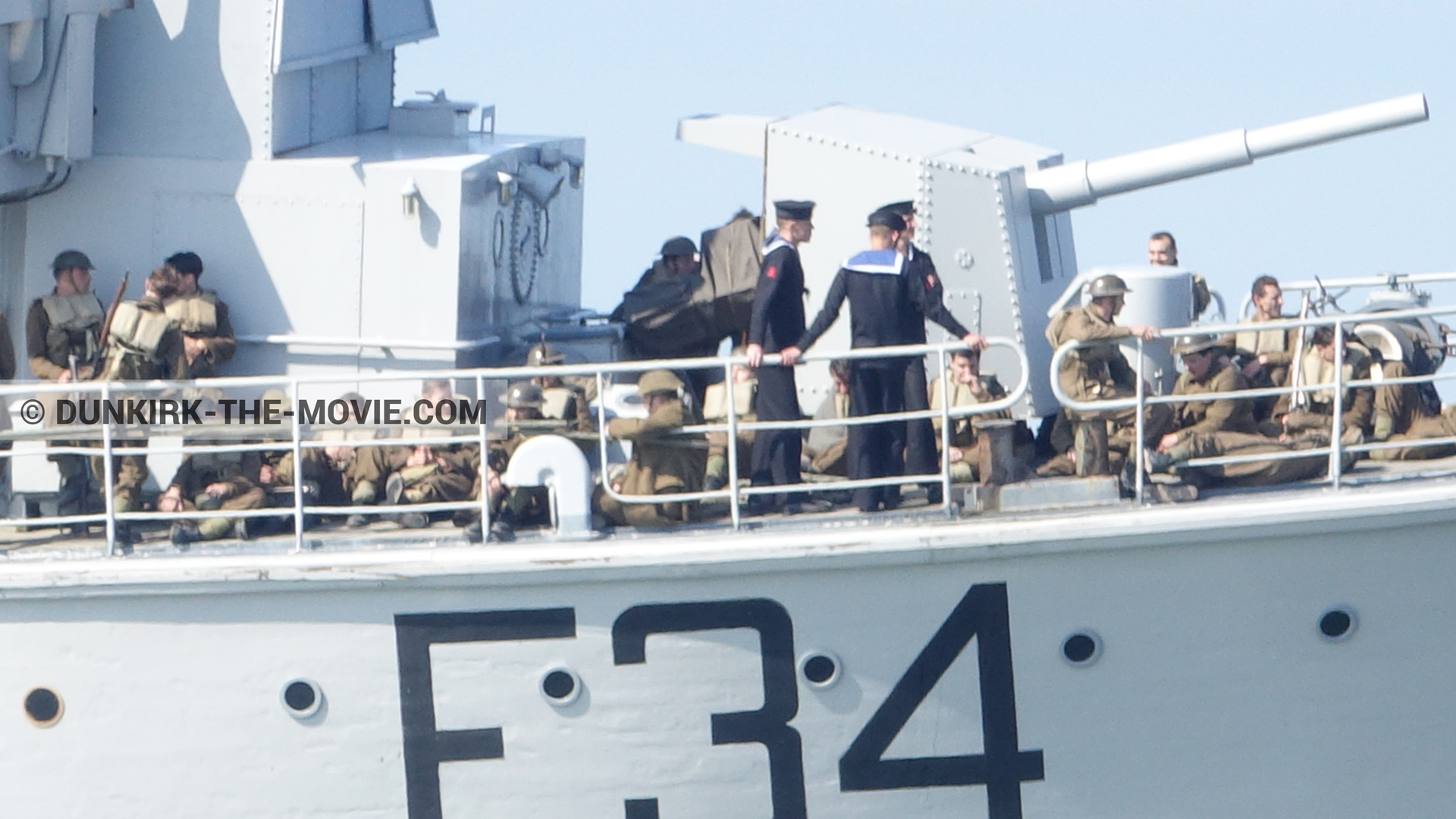 Photo avec ciel bleu, F34 - Hr.Ms. Sittard, figurants,  des dessous du Film Dunkerque de Nolan