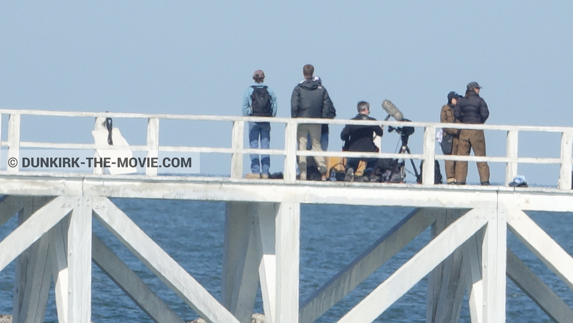 Fotos con cielo azul, muelle del ESTE, equipo técnica,  durante el rodaje de la película Dunkerque de Nolan