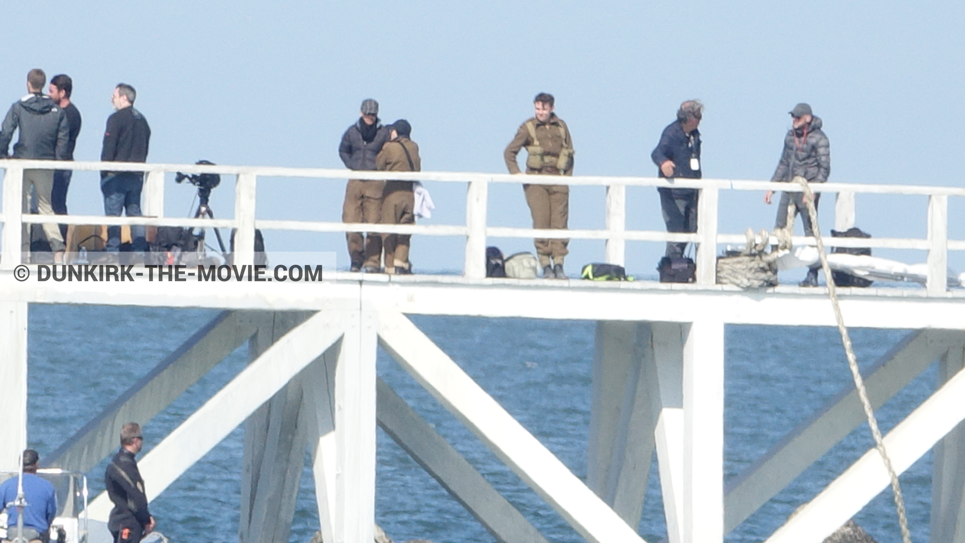 Picture with supernumeraries, EST pier, technical team, inflatable dinghy,  from behind the scene of the Dunkirk movie by Nolan