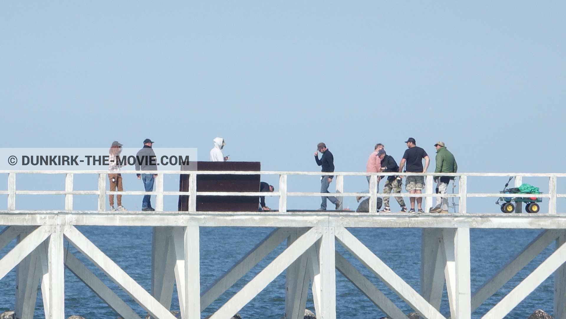 Fotos con muelle del ESTE, equipo técnica,  durante el rodaje de la película Dunkerque de Nolan