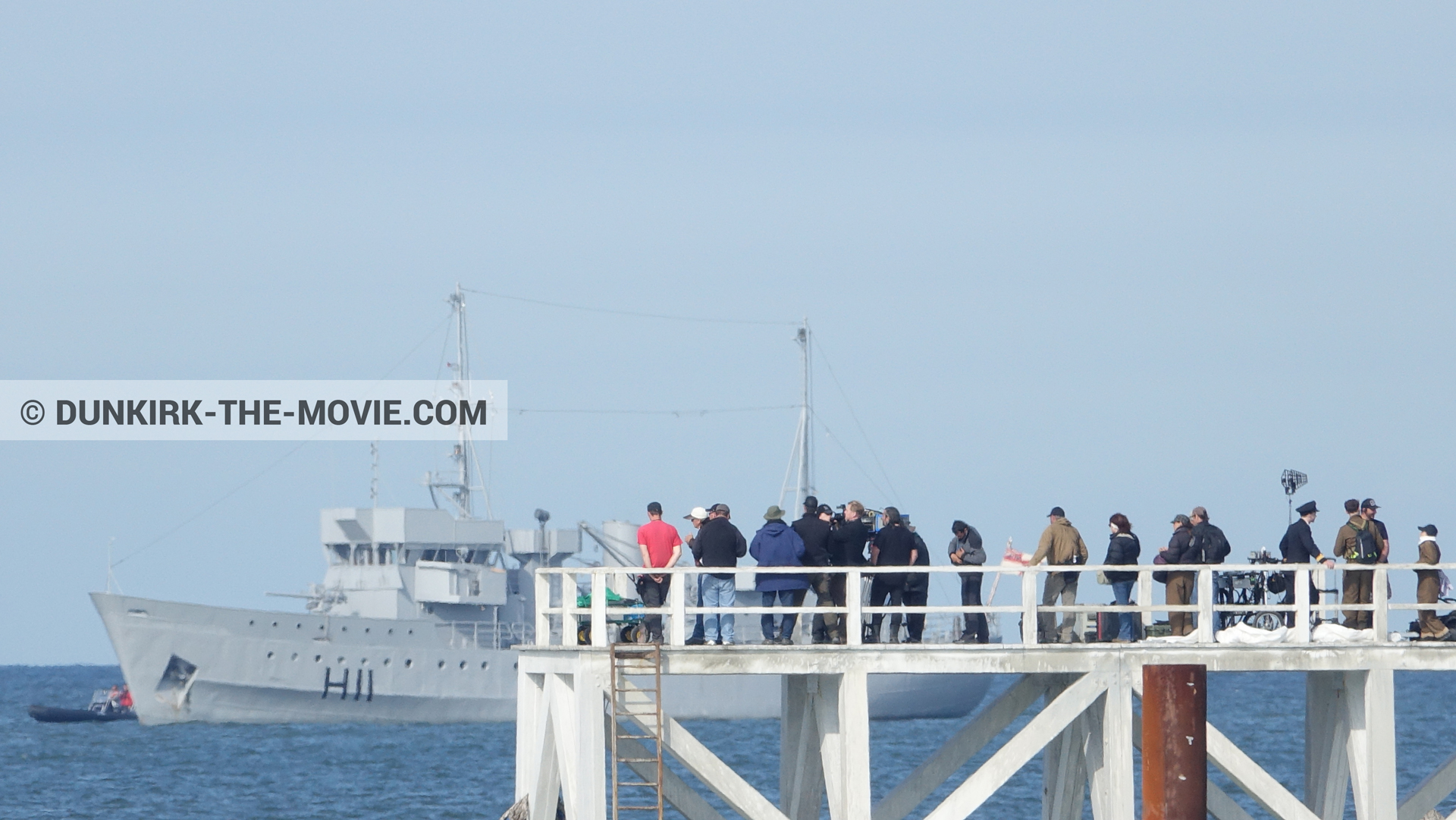 Picture with actor, IMAX camera, blue sky, H11 - MLV Castor, Hoyte van Hoytema, EST pier, calm sea, Christopher Nolan, technical team,  from behind the scene of the Dunkirk movie by Nolan