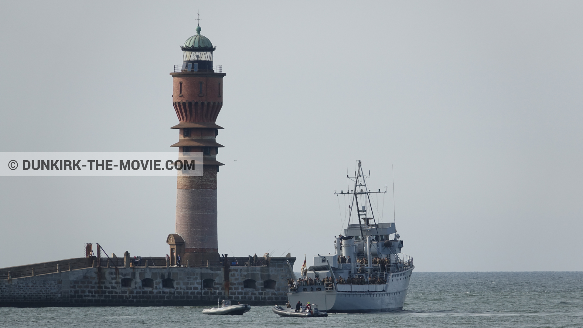 Photo avec bateau, F34 - Hr.Ms. Sittard, phare de St Pol sur Mer, zodiac,  des dessous du Film Dunkerque de Nolan