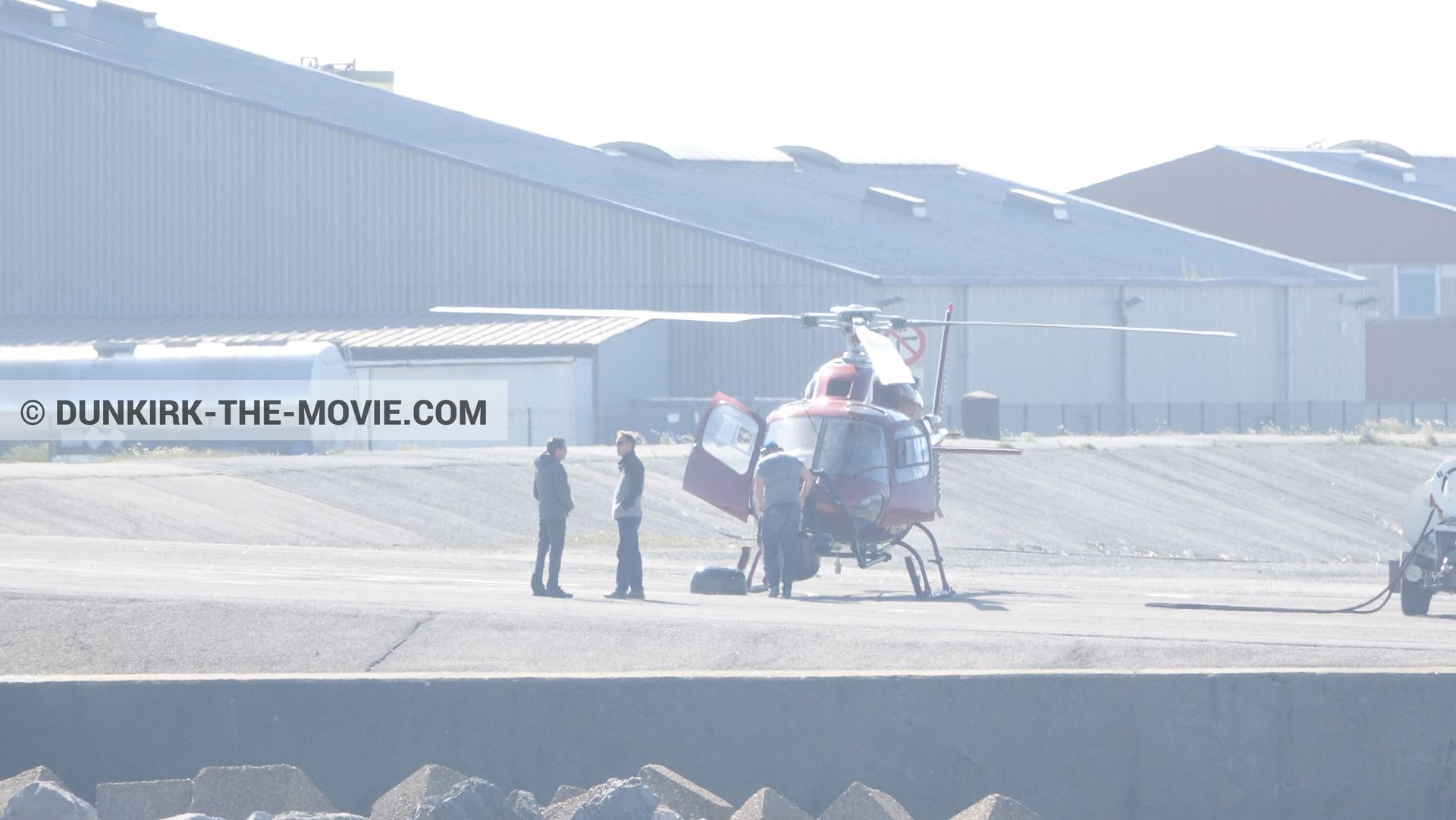 Fotos con cámara helicóptero, equipo técnica,  durante el rodaje de la película Dunkerque de Nolan