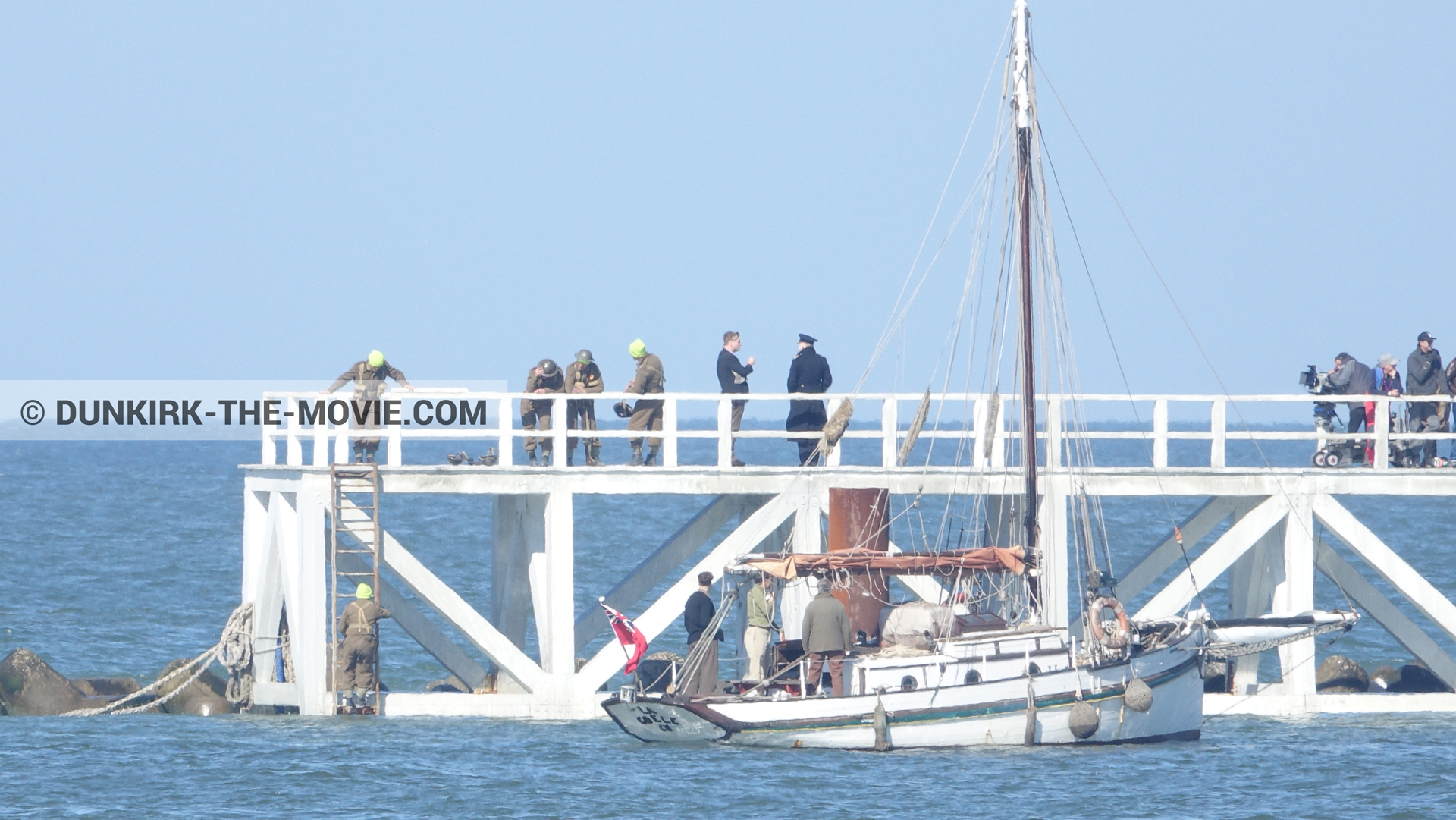 Fotos con barco, cámara IMAX, cielo azul, Hoyte van Hoytema, muelle del ESTE, Kenneth Branagh, Christopher Nolan,  durante el rodaje de la película Dunkerque de Nolan