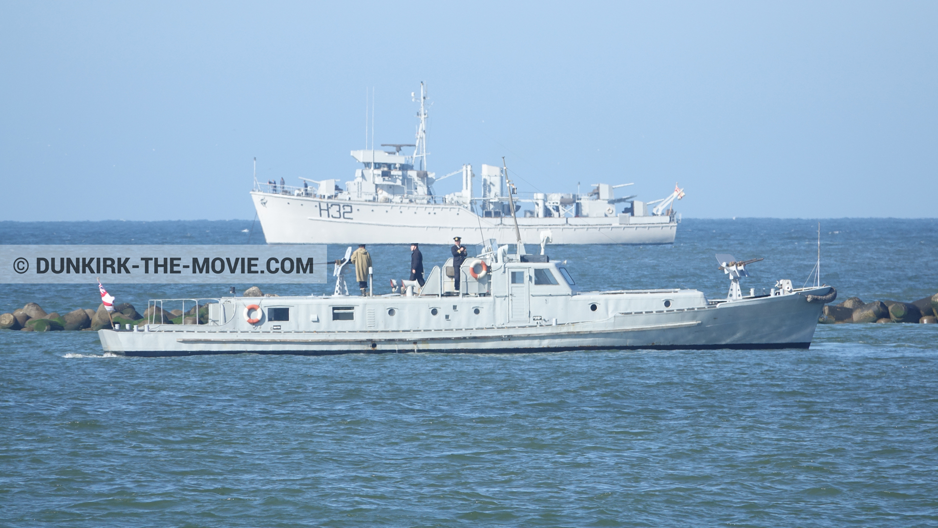 Photo avec bateau, ciel bleu, H32 - Hr.Ms. Sittard, USN P22,  des dessous du Film Dunkerque de Nolan