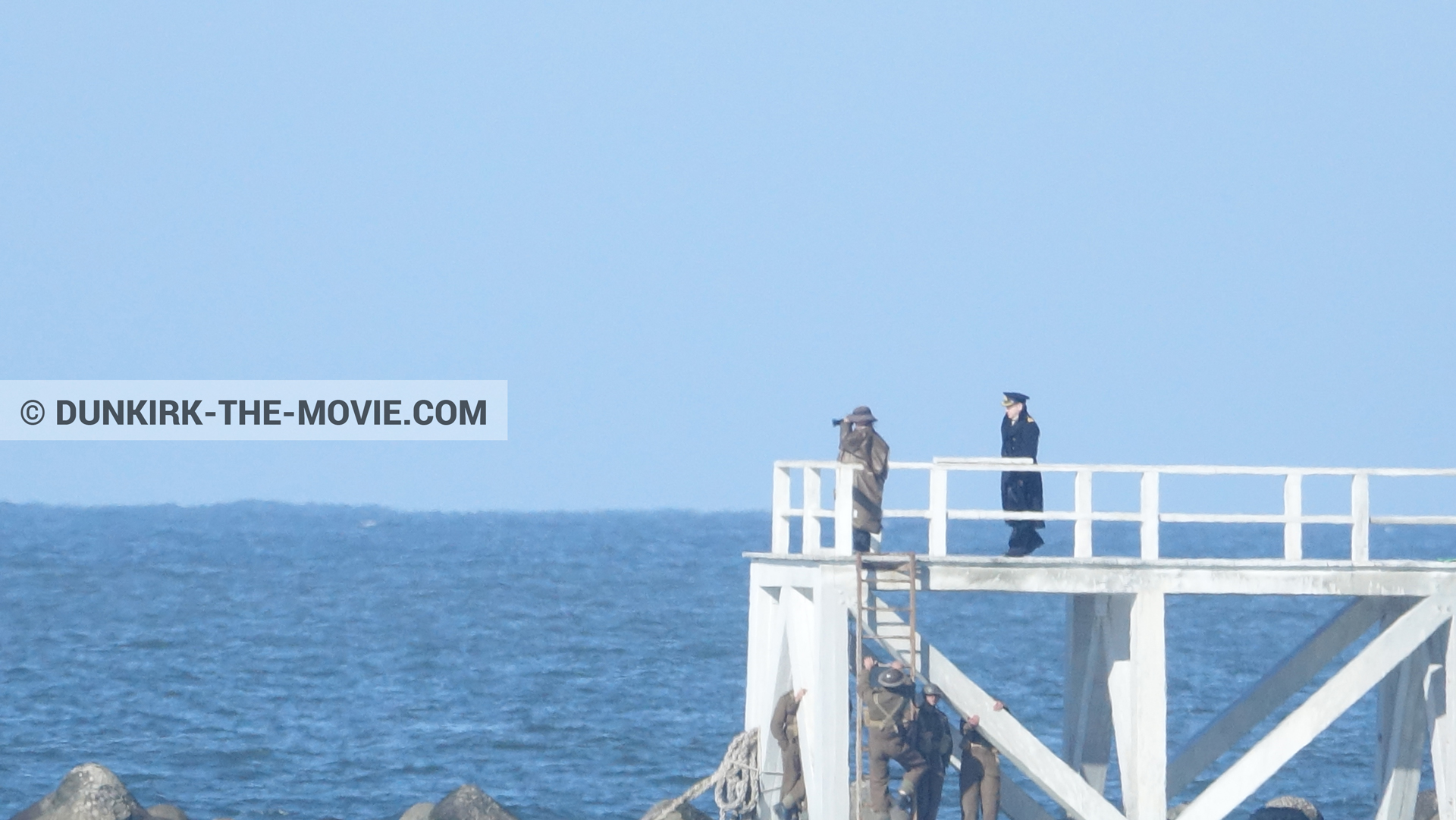 Photo avec bateau, ciel bleu, jetÃ©e EST, Kenneth Branagh, mer calme, Ã©quipe technique,  des dessous du Film Dunkerque de Nolan