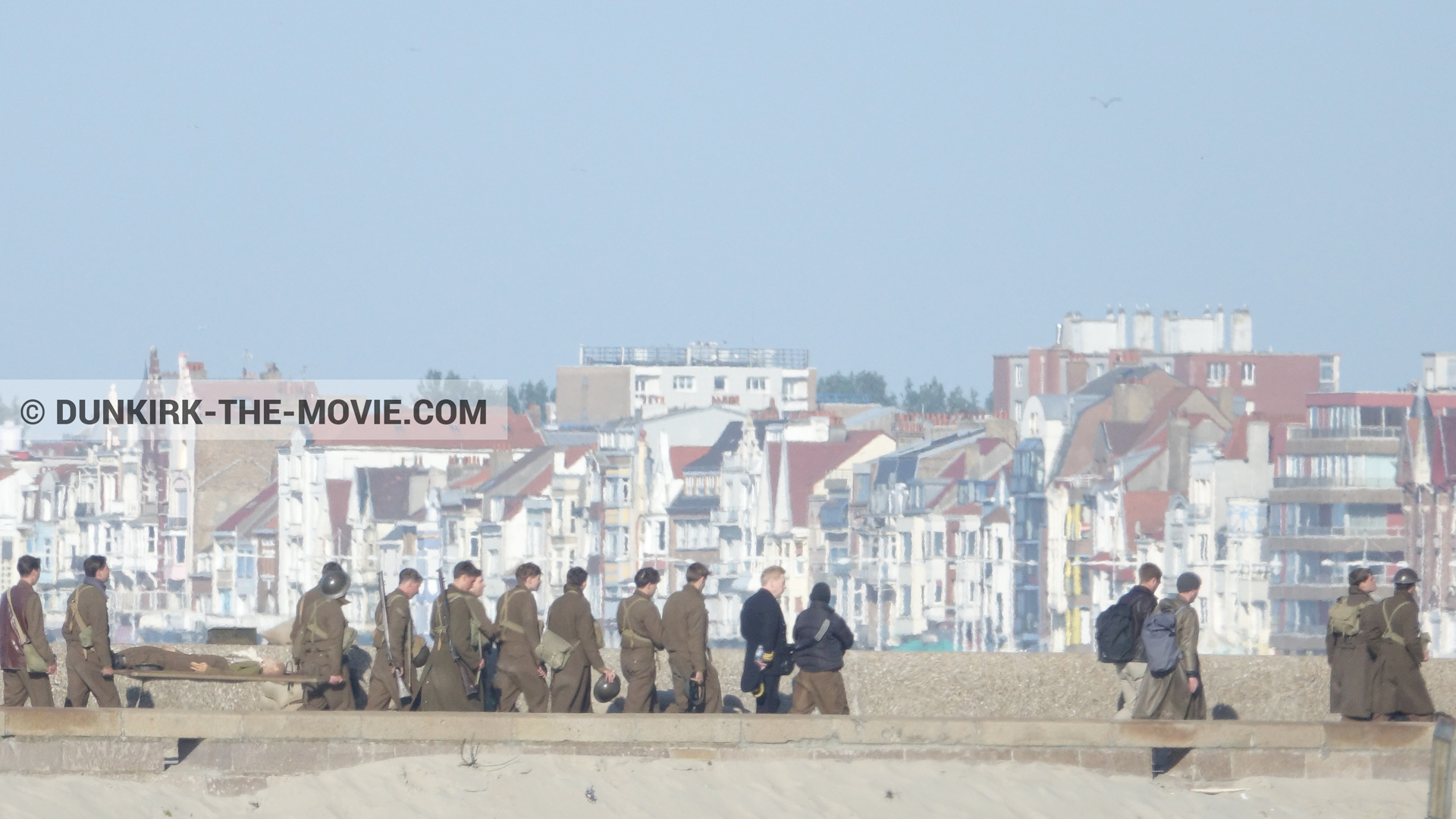 Fotos con extras, muelle del ESTE, Kenneth Branagh, Malo les Bains,  durante el rodaje de la película Dunkerque de Nolan