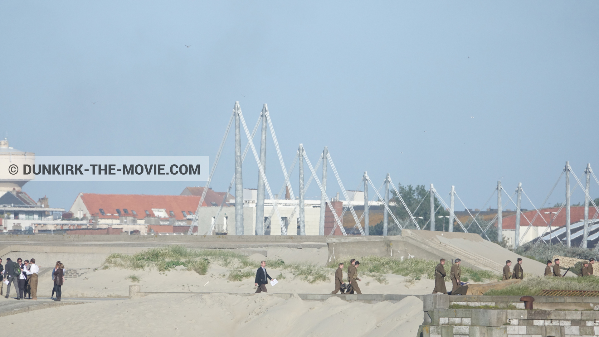 Fotos con extras, muelle del ESTE, Christopher Nolan, equipo técnica,  durante el rodaje de la película Dunkerque de Nolan