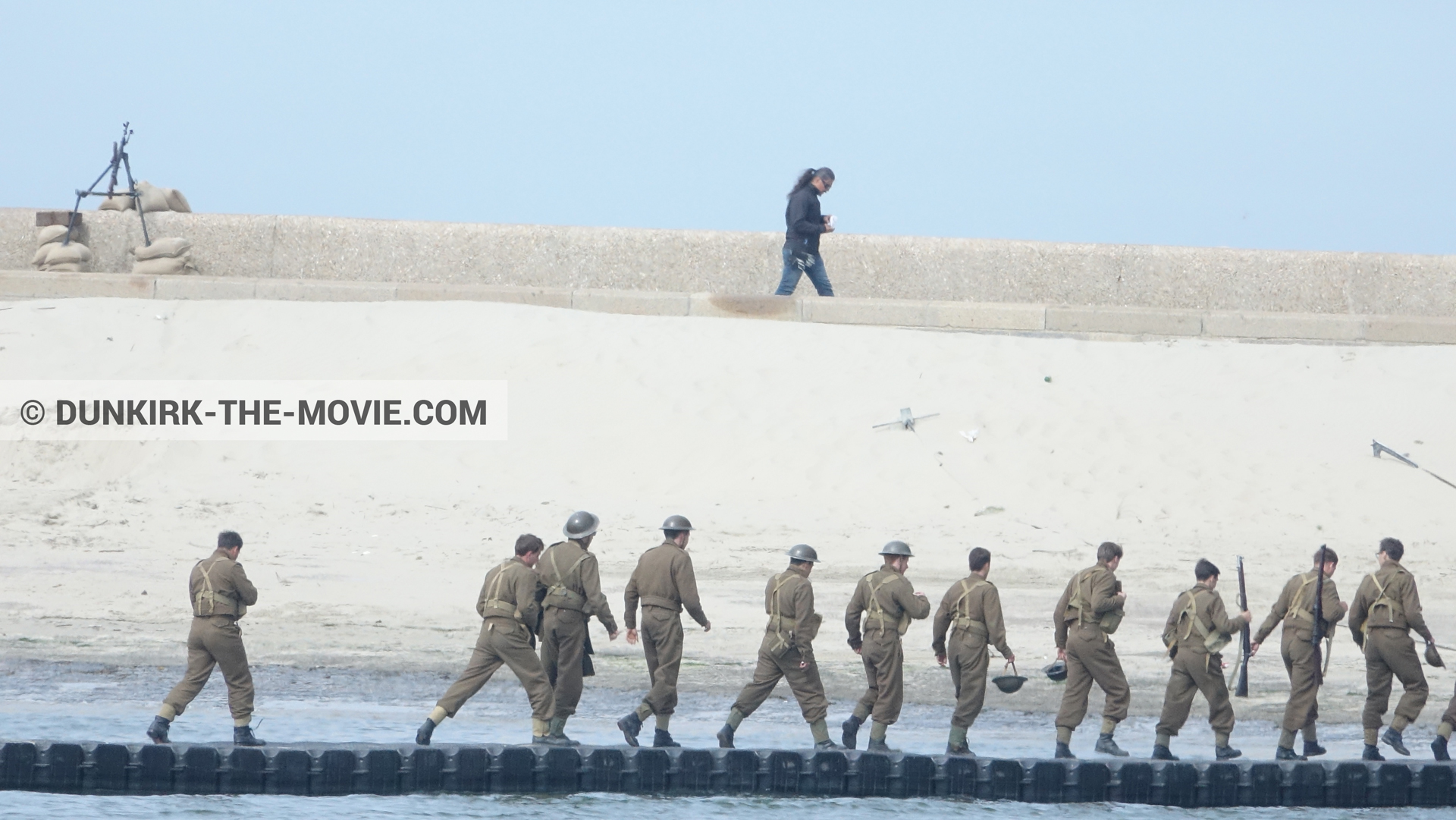 Fotos con extras, muelle del ESTE, equipo técnica,  durante el rodaje de la película Dunkerque de Nolan