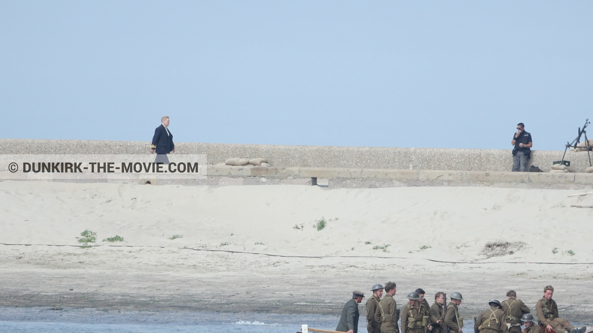 Picture with supernumeraries, EST pier, Kenneth Branagh, technical team,  from behind the scene of the Dunkirk movie by Nolan