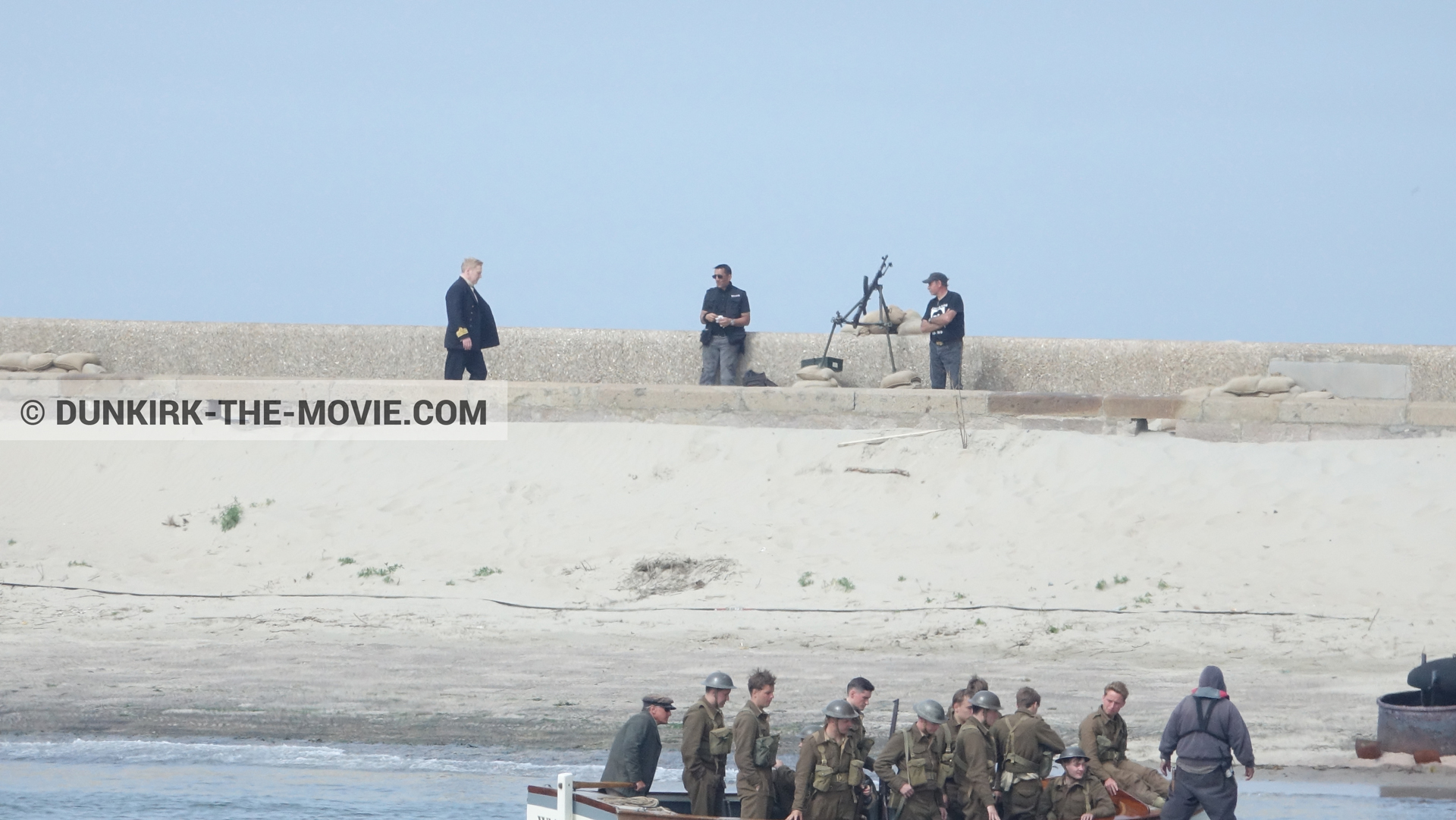 Fotos con extras, muelle del ESTE, Kenneth Branagh, equipo técnica,  durante el rodaje de la película Dunkerque de Nolan