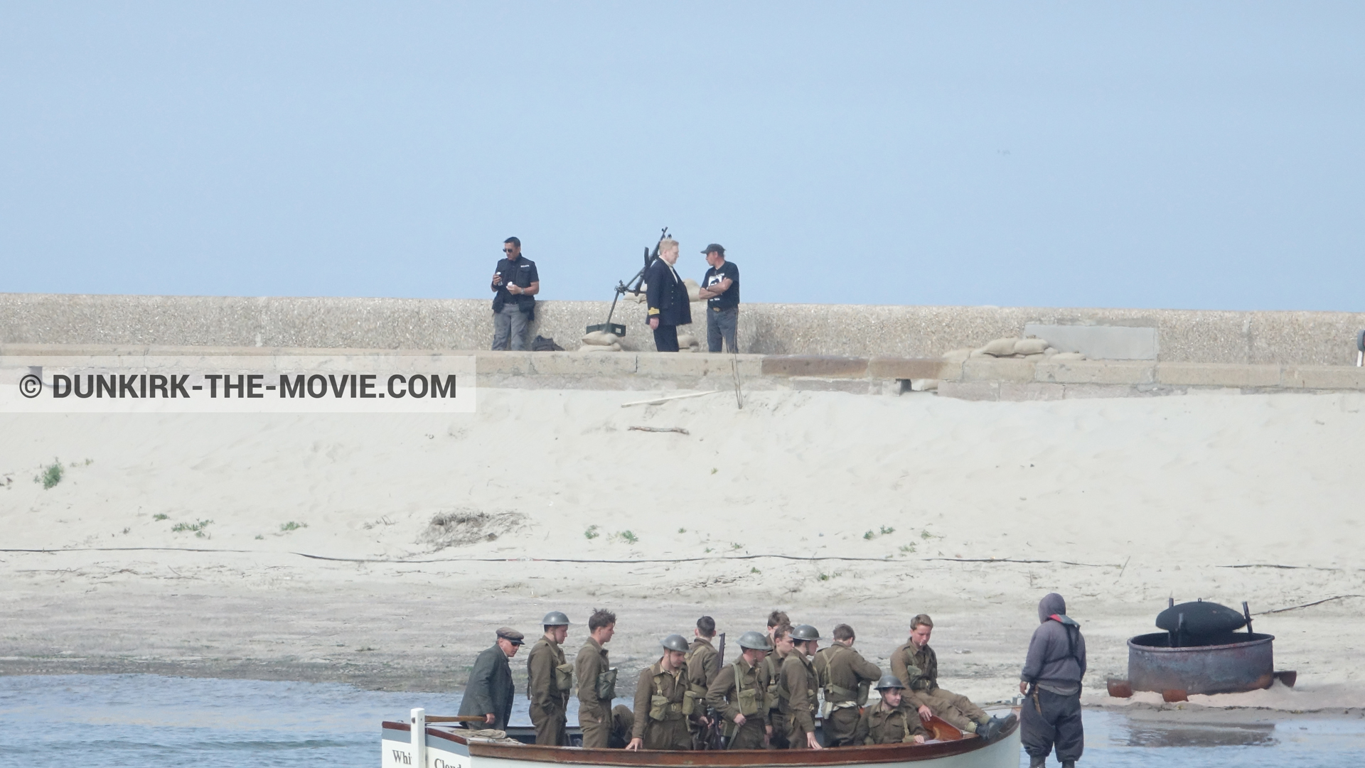 Fotos con extras, muelle del ESTE, Kenneth Branagh, equipo técnica,  durante el rodaje de la película Dunkerque de Nolan