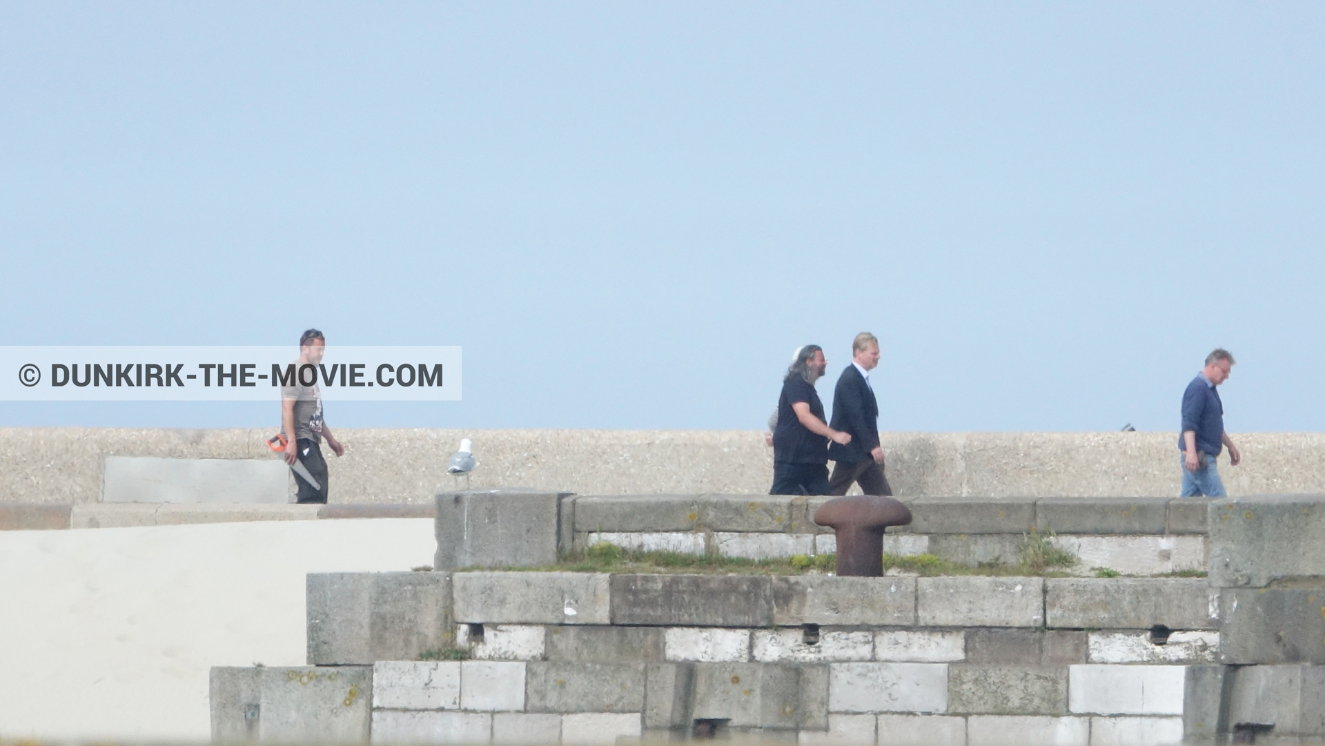 Photo avec Hoyte van Hoytema, Christopher Nolan, Ã©quipe technique,  des dessous du Film Dunkerque de Nolan