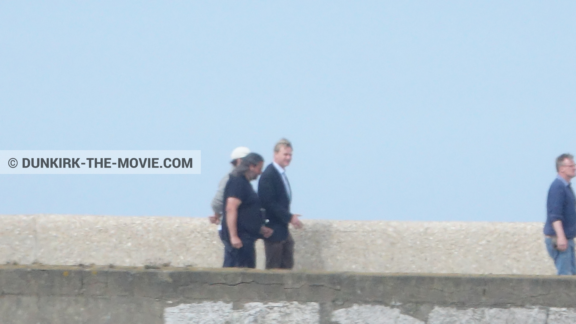 Photo avec Hoyte van Hoytema, Christopher Nolan, équipe technique,  des dessous du Film Dunkerque de Nolan