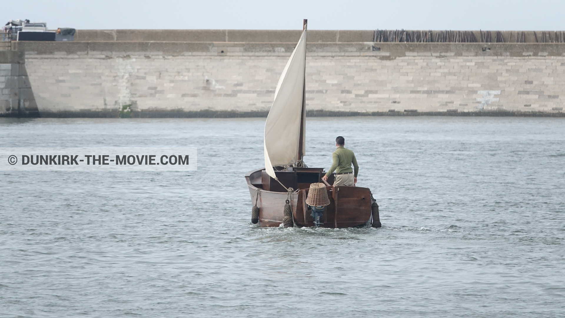 Photo avec bateau, jetée EST,  des dessous du Film Dunkerque de Nolan