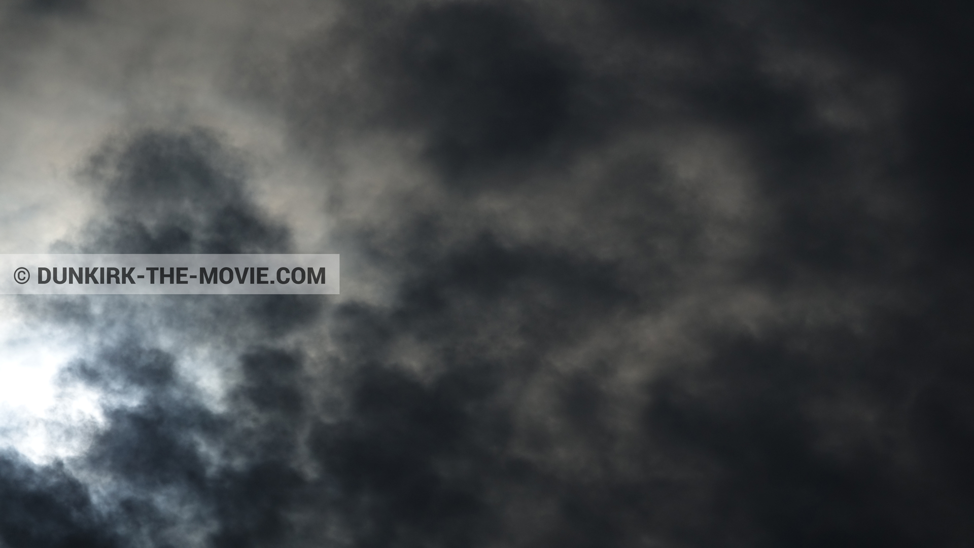 Fotos con humo negro,  durante el rodaje de la película Dunkerque de Nolan