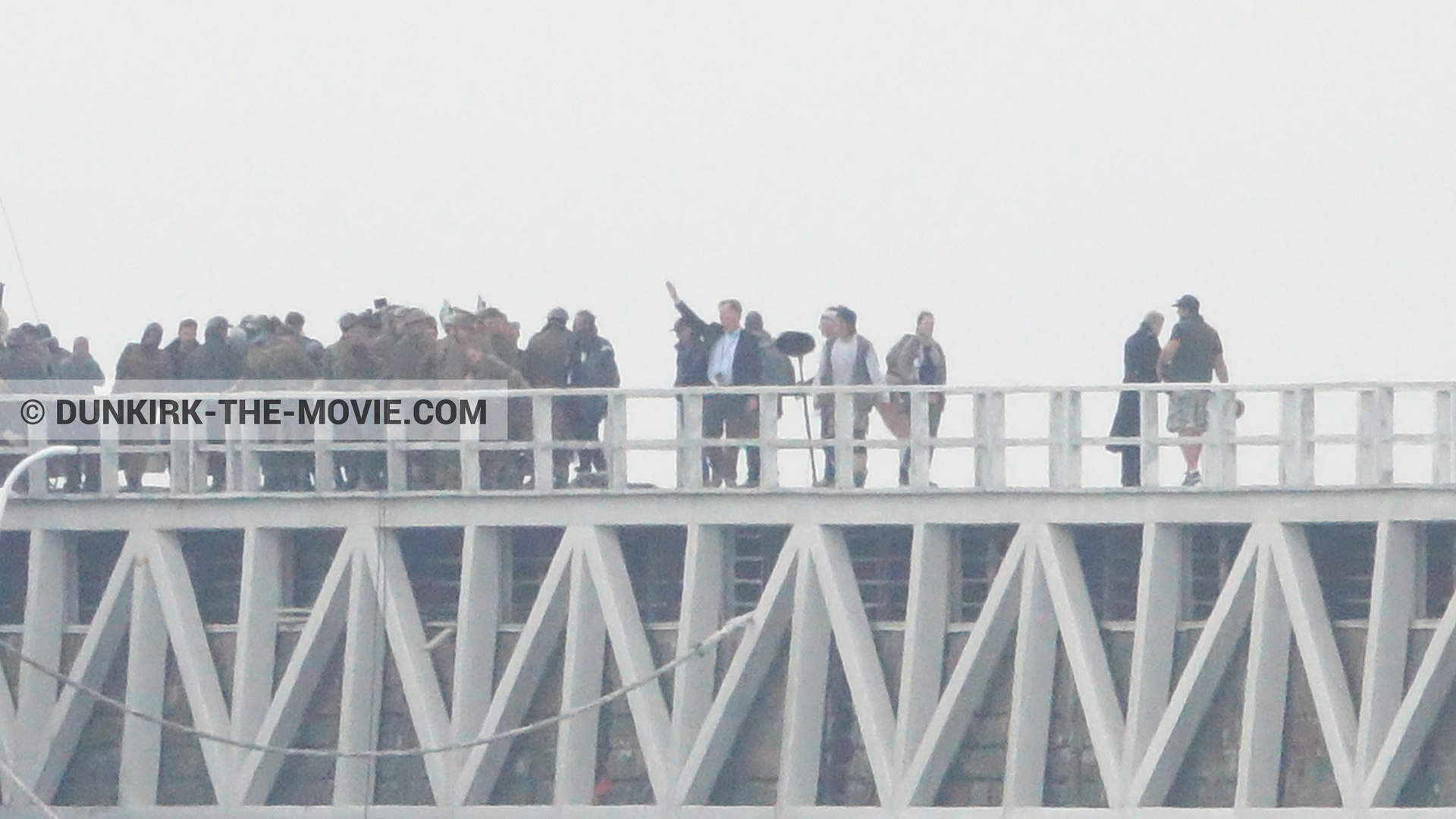 Fotos con extras, muelle del ESTE, Christopher Nolan,  durante el rodaje de la película Dunkerque de Nolan