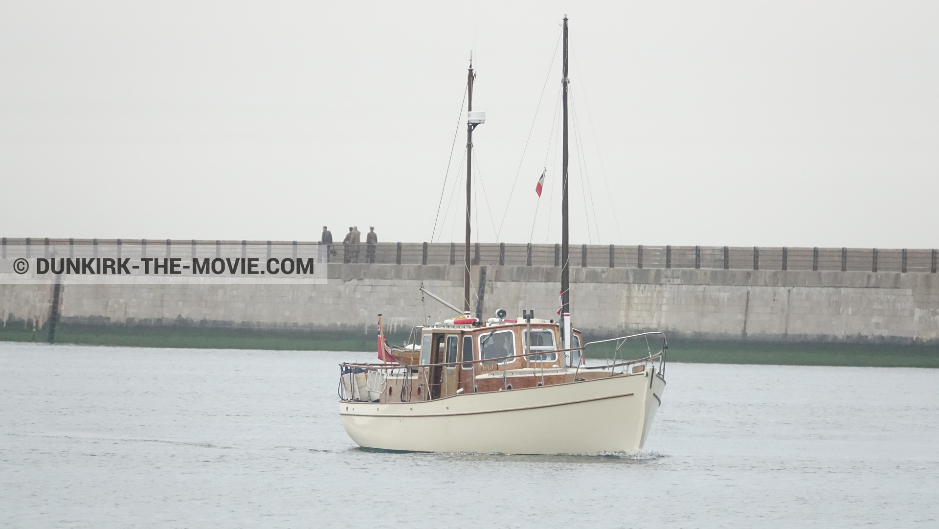 Fotos con barco, muelle del ESTE,  durante el rodaje de la película Dunkerque de Nolan
