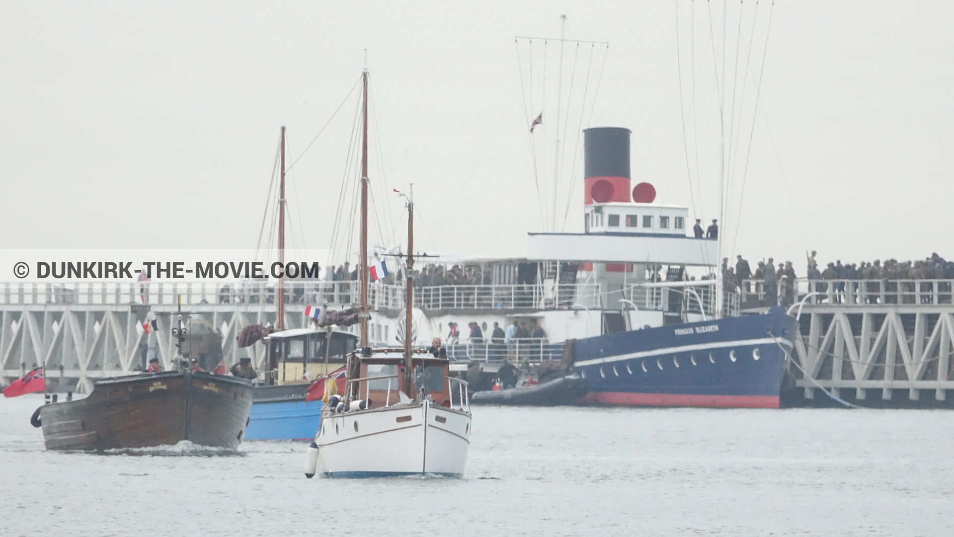 Fotos con barco, muelle del ESTE, Princess Elizabeth,  durante el rodaje de la película Dunkerque de Nolan