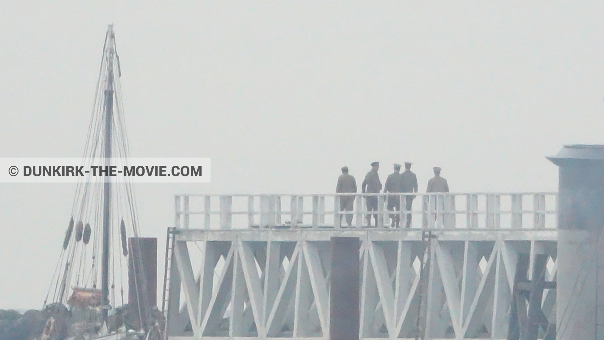 Fotos con actor, cielo gris, decoración, muelle del ESTE,  durante el rodaje de la película Dunkerque de Nolan