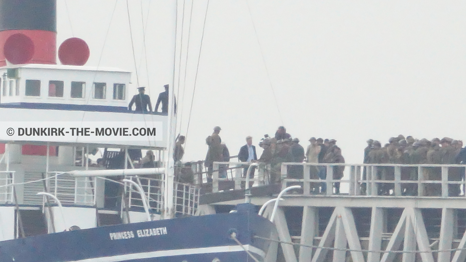 Fotos con muelle del ESTE, Christopher Nolan, Princess Elizabeth,  durante el rodaje de la película Dunkerque de Nolan