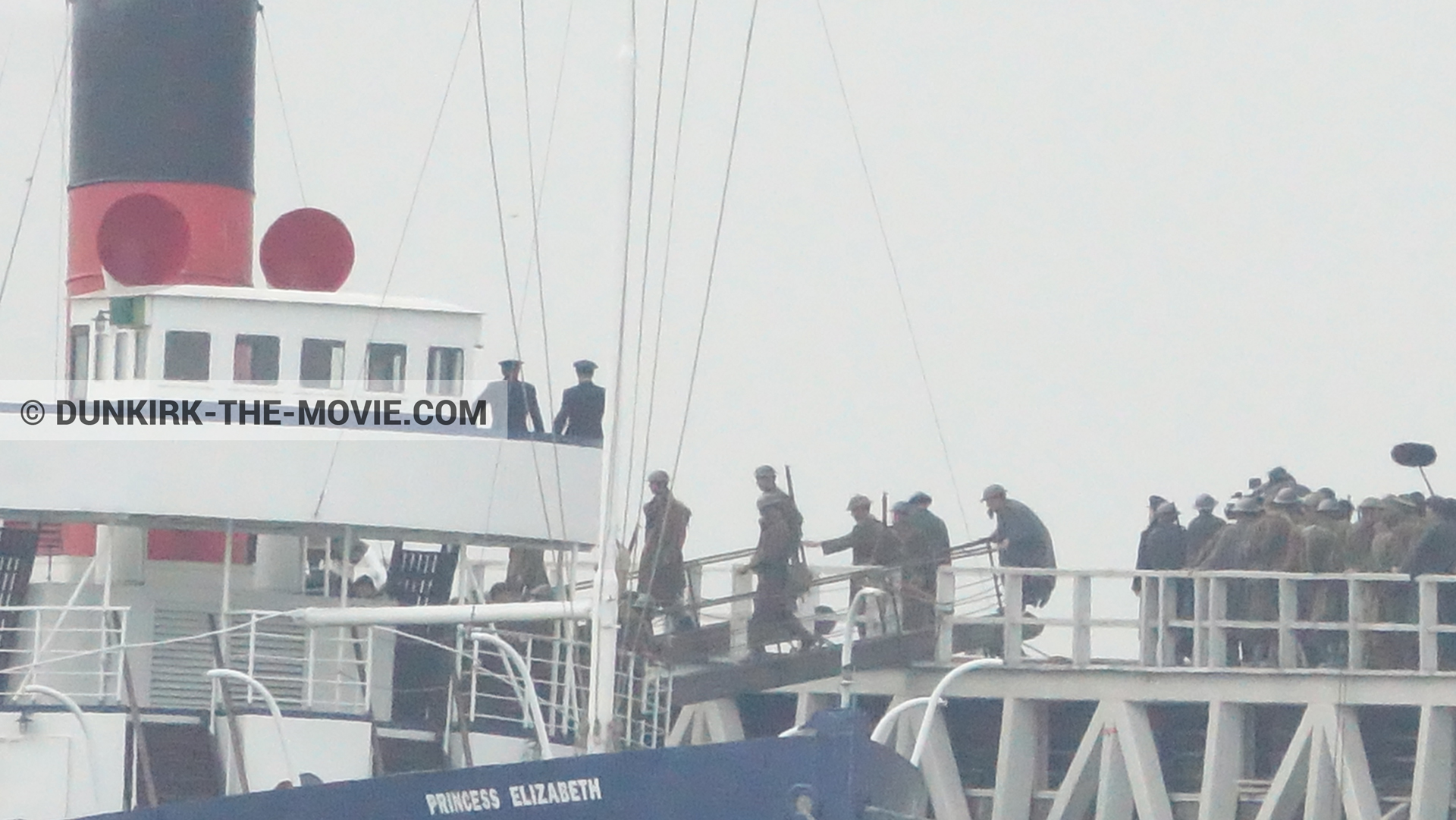 Fotos con cielo gris, extras, muelle del ESTE, Princess Elizabeth,  durante el rodaje de la película Dunkerque de Nolan