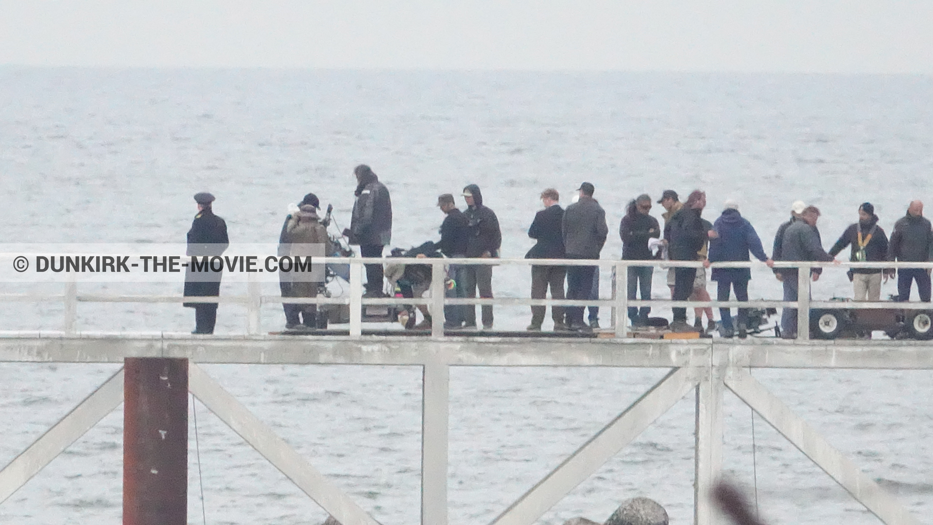 Fotos con Hoyte van Hoytema, muelle del ESTE, Kenneth Branagh, Christopher Nolan, equipo técnica,  durante el rodaje de la película Dunkerque de Nolan
