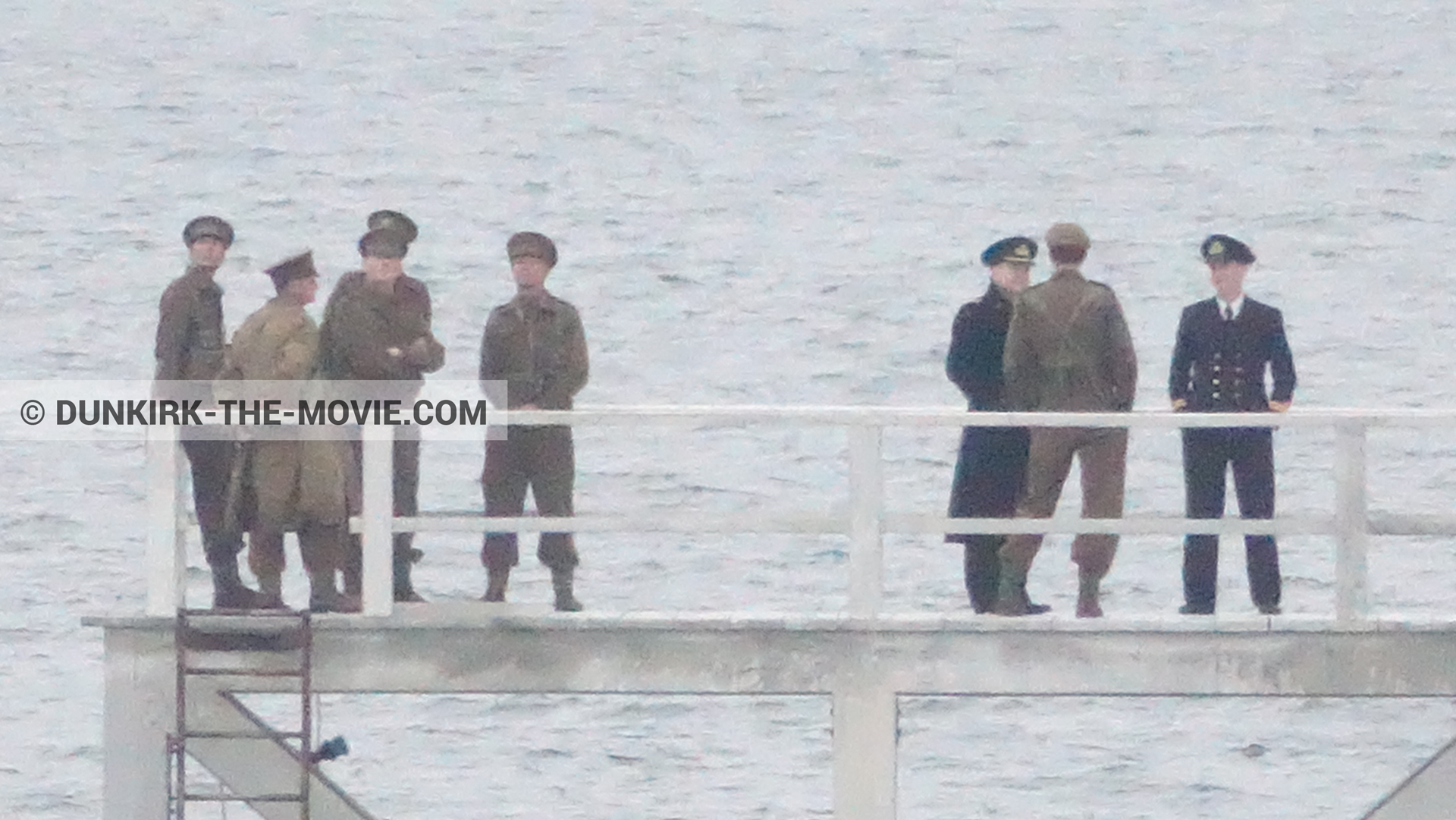 Fotos con actor, extras, muelle del ESTE, Kenneth Branagh,  durante el rodaje de la película Dunkerque de Nolan