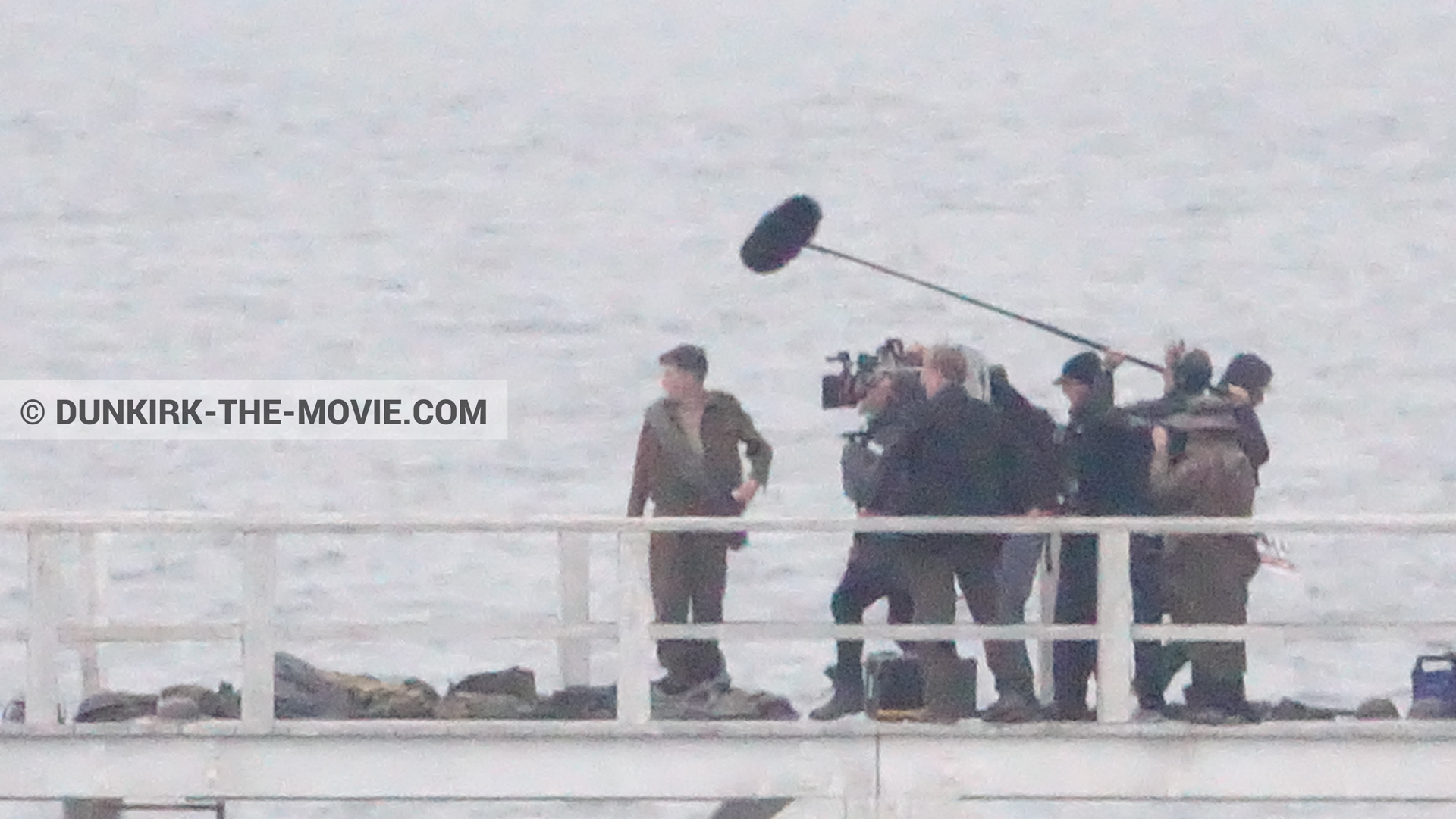 Fotos con actor, cámara IMAX, Hoyte van Hoytema, muelle del ESTE, Christopher Nolan, equipo técnica,  durante el rodaje de la película Dunkerque de Nolan