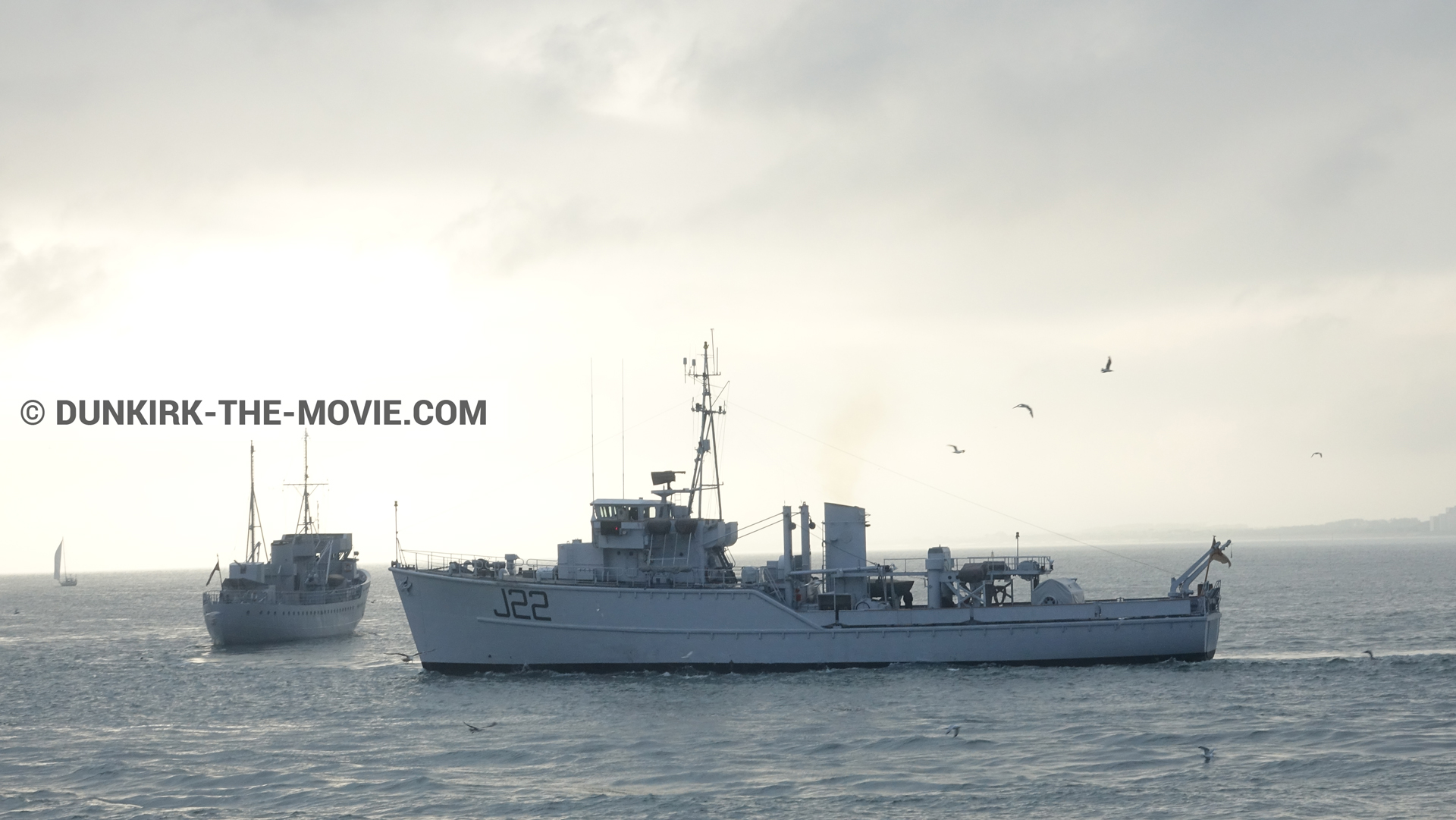 Photo avec ciel nuageux, J22 -Hr.Ms. Naaldwijk, mer calme,  des dessous du Film Dunkerque de Nolan