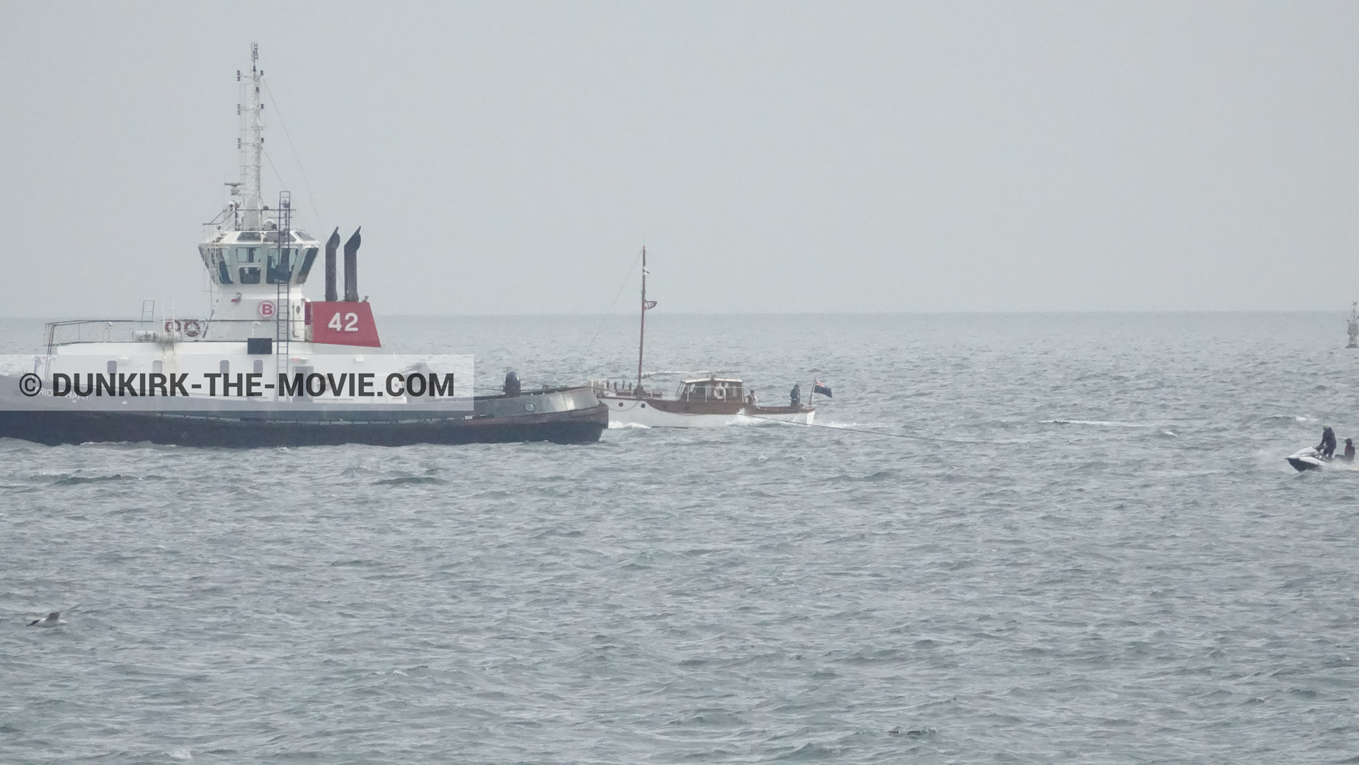 Photo avec bateau, équipe technique,  des dessous du Film Dunkerque de Nolan