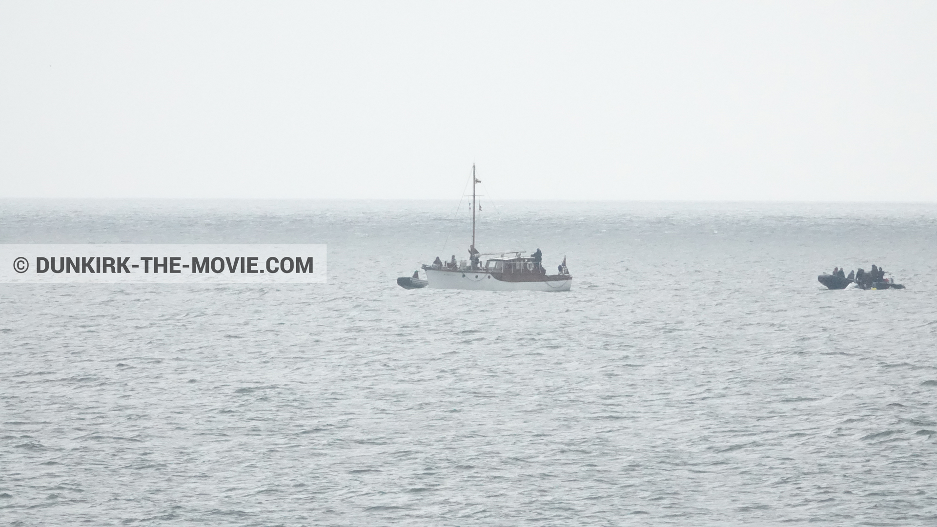 Fotos con barco, zodiaco,  durante el rodaje de la película Dunkerque de Nolan