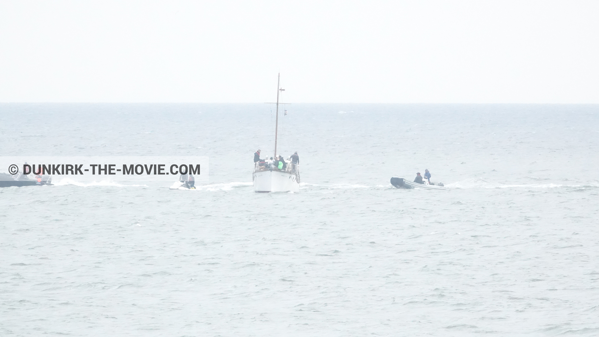 Photo avec bateau, Ã©quipe technique, zodiac,  des dessous du Film Dunkerque de Nolan