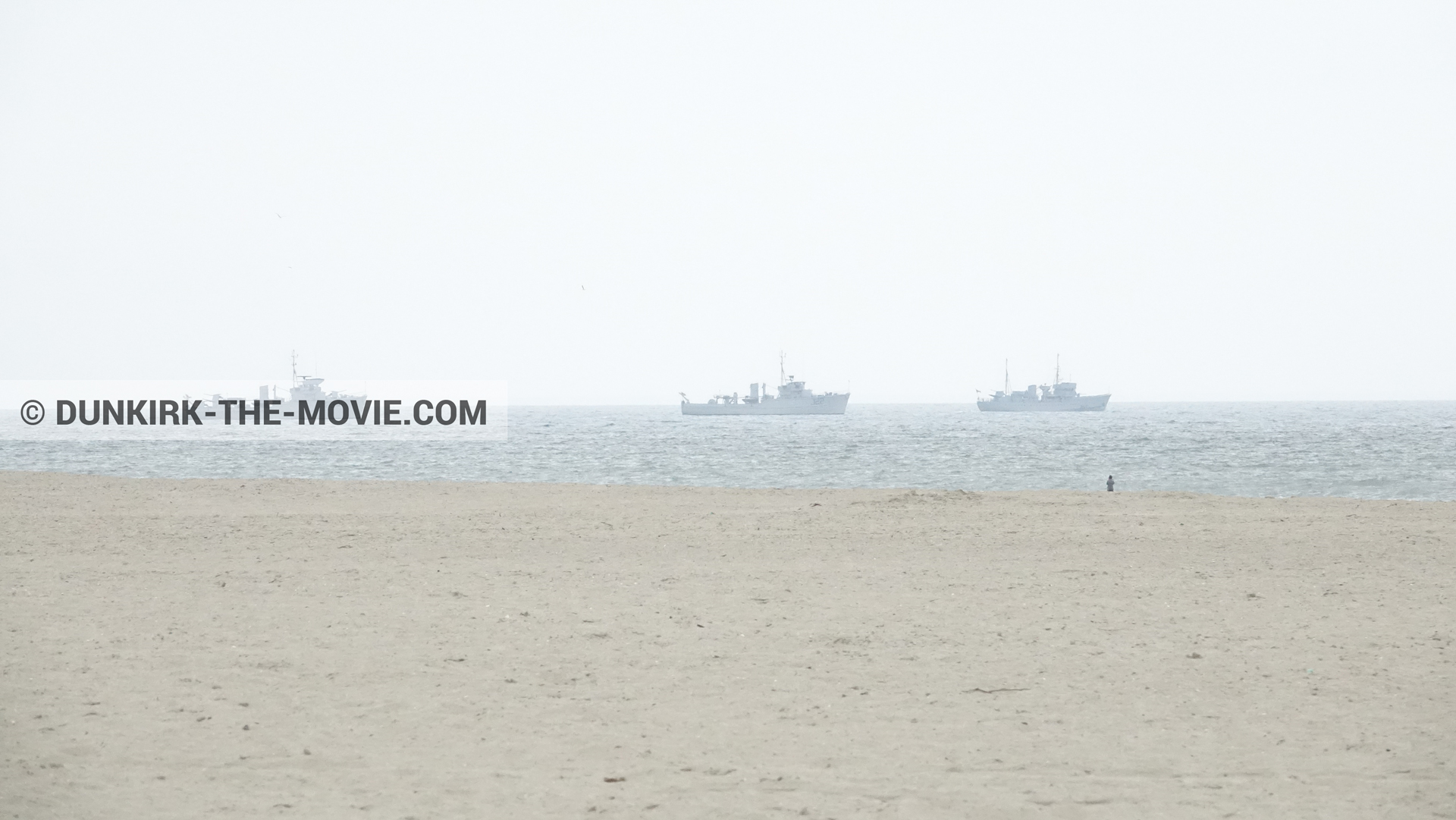 Photo avec bateau, ciel gris, MaillÃ©-BrÃ©zÃ© - D36 - D54, plage,  des dessous du Film Dunkerque de Nolan