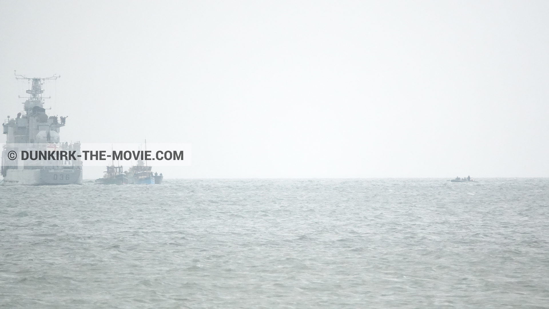 Fotos con barco, cielo gris, Maillé-Brézé - D36 - D54,  durante el rodaje de la película Dunkerque de Nolan