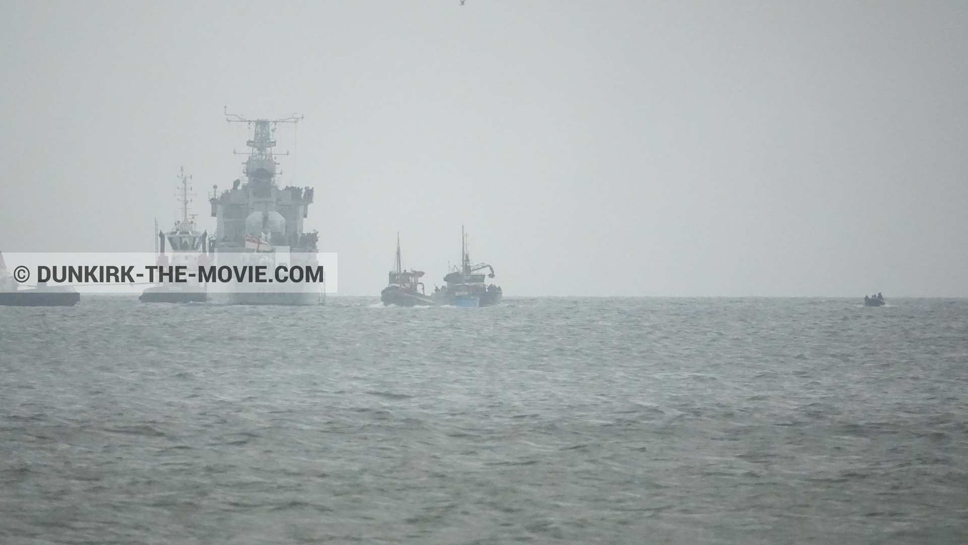 Photo avec bateau, ciel gris, MaillÃ©-BrÃ©zÃ© - D36 - D54,  des dessous du Film Dunkerque de Nolan